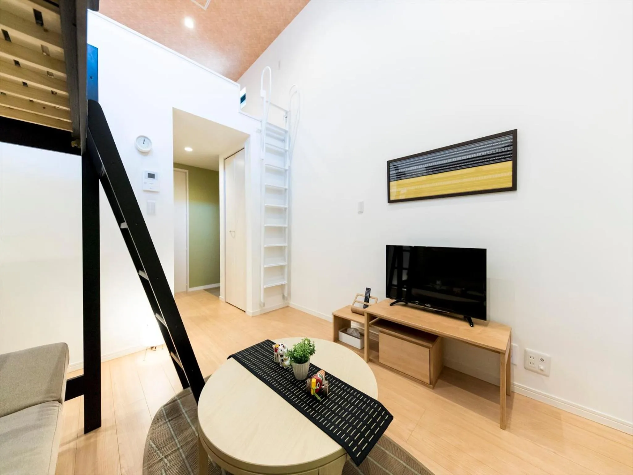 TV and multimedia in TRIP POD KOMONDO-MACHI