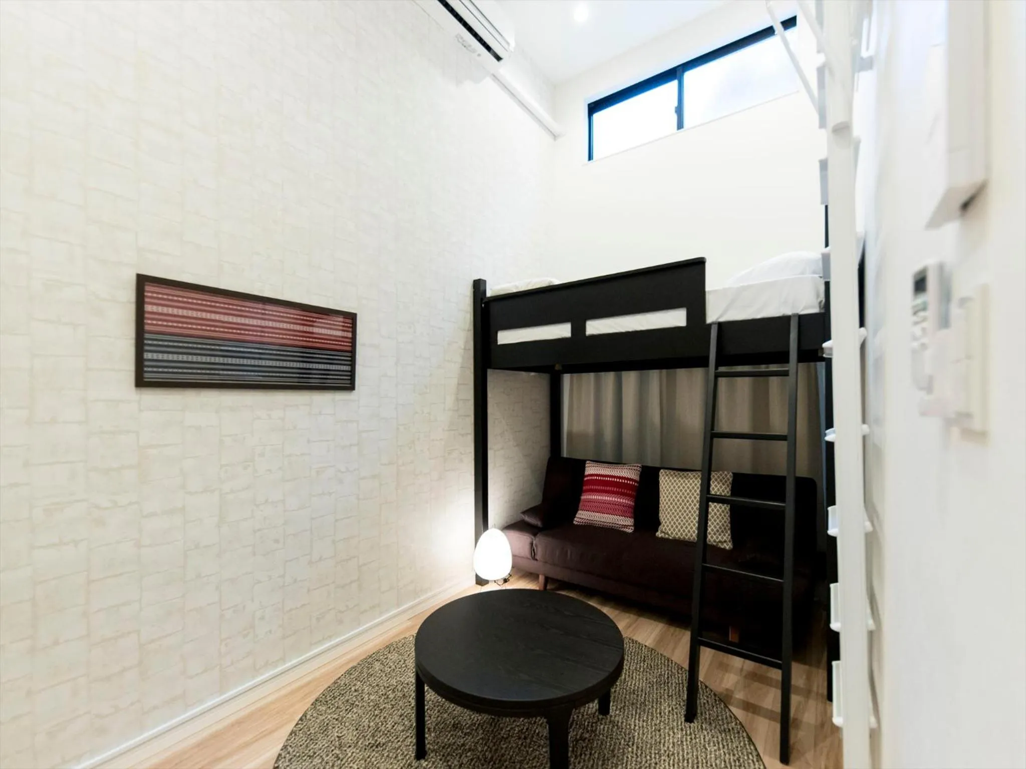 Living room, Bed in TRIP POD TAKASAGO B