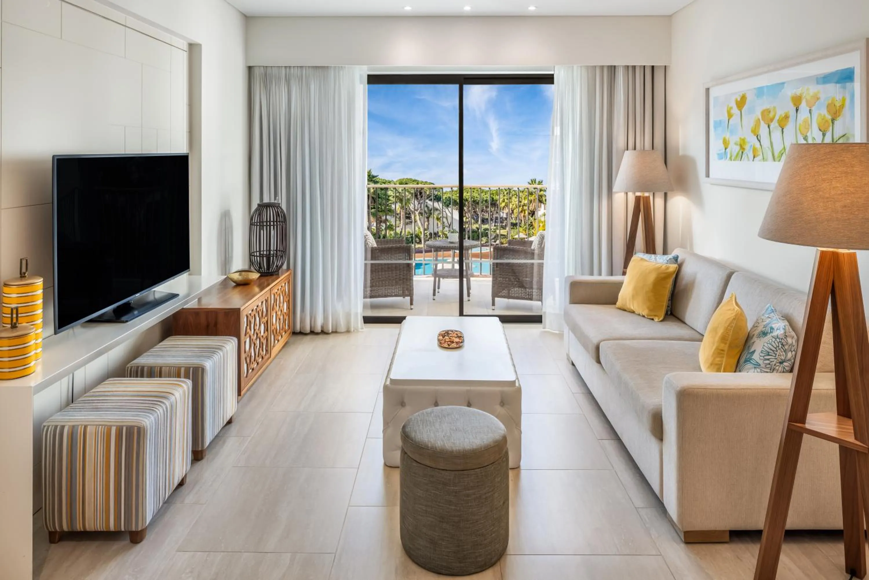 Living room in Pine Cliffs Gardens