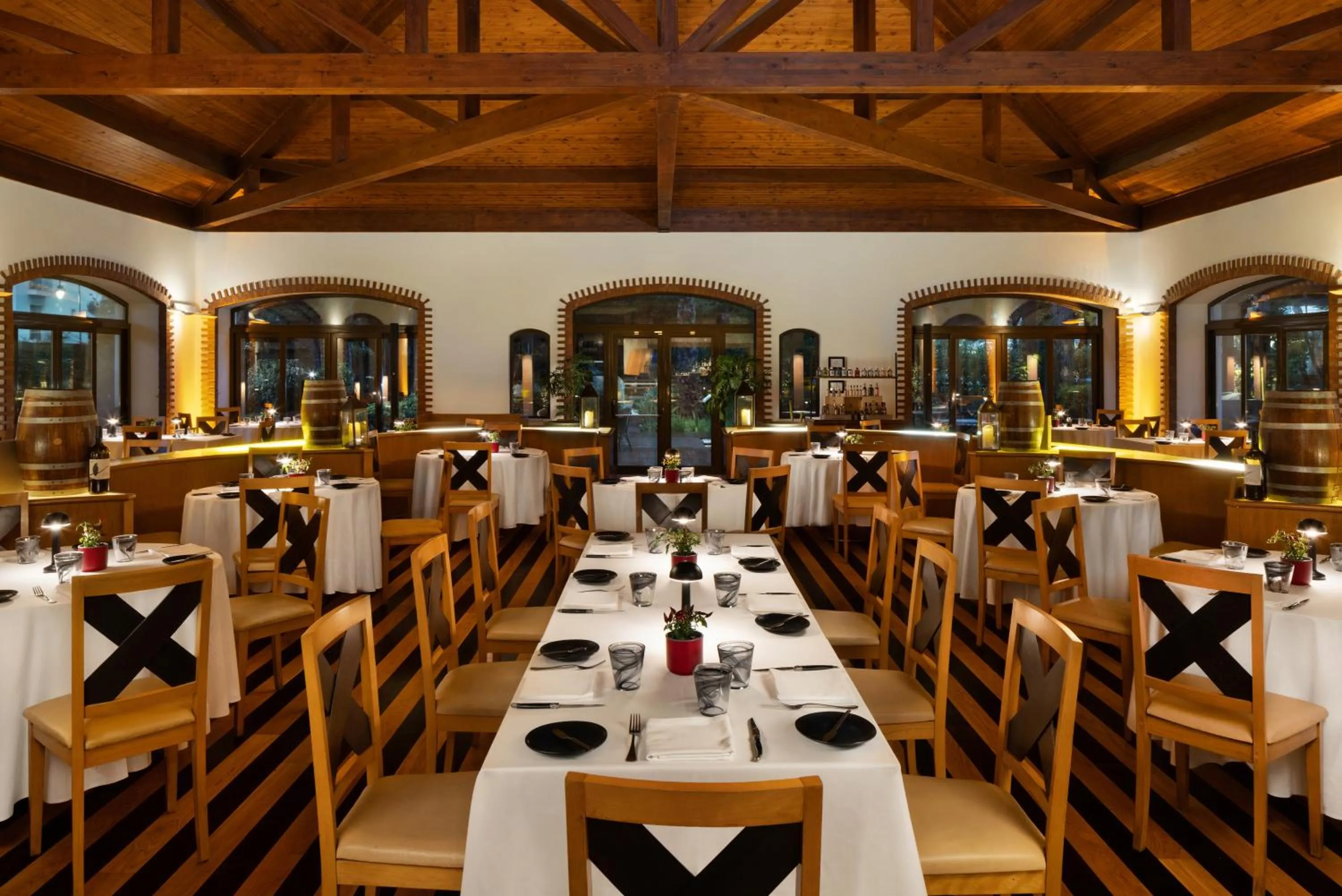 Restaurant/places to eat in Pine Cliffs Gardens