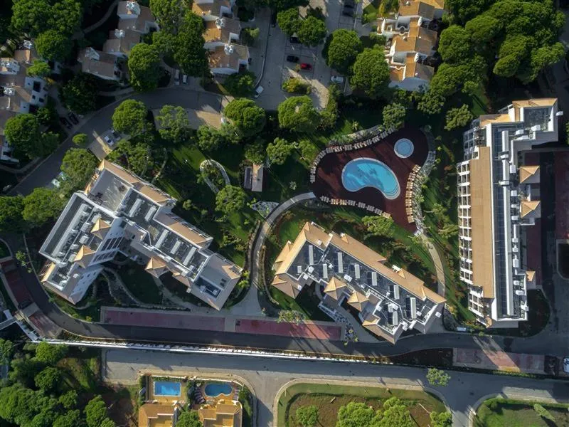 Property building in Pine Cliffs Gardens