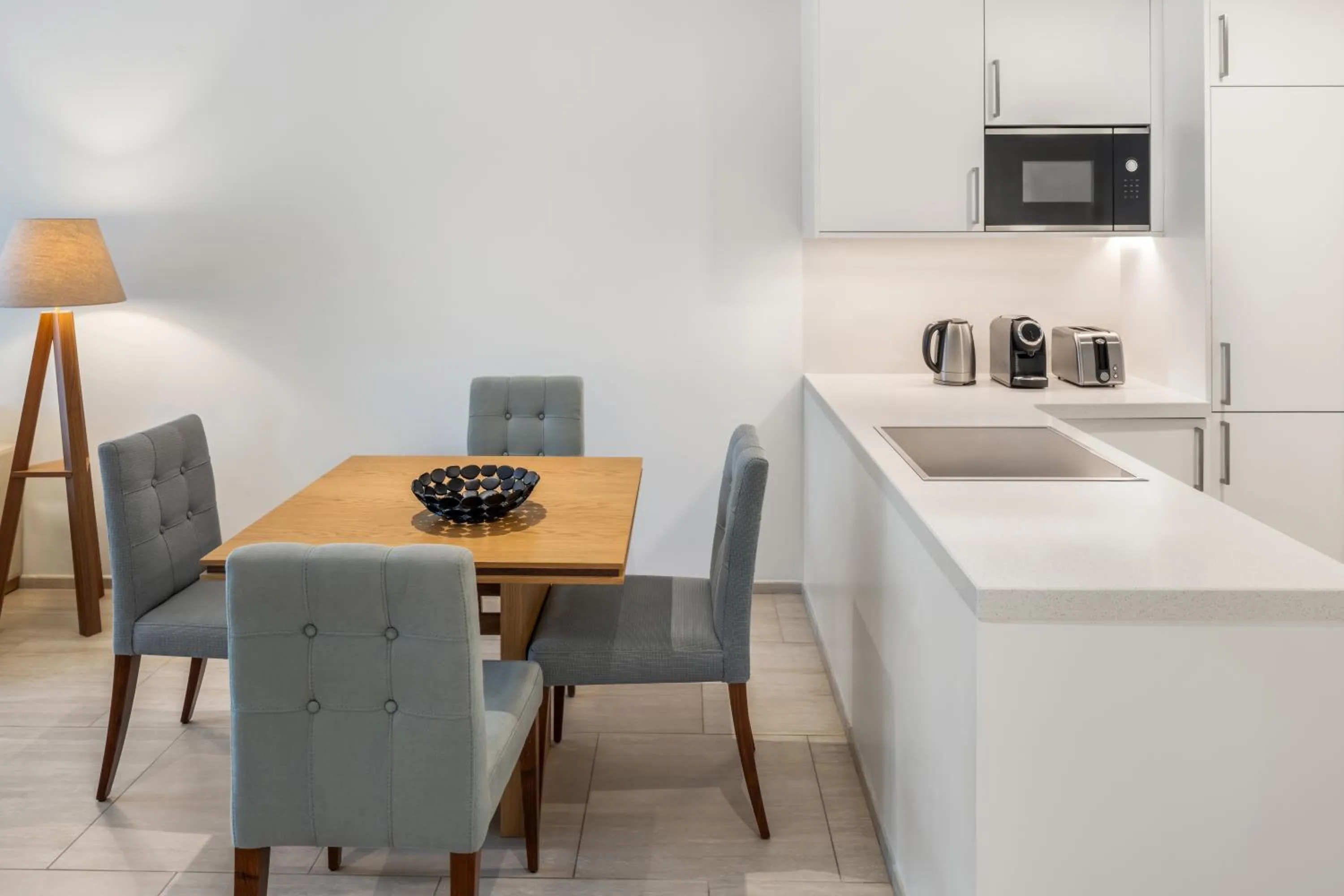 Dining area in Pine Cliffs Gardens