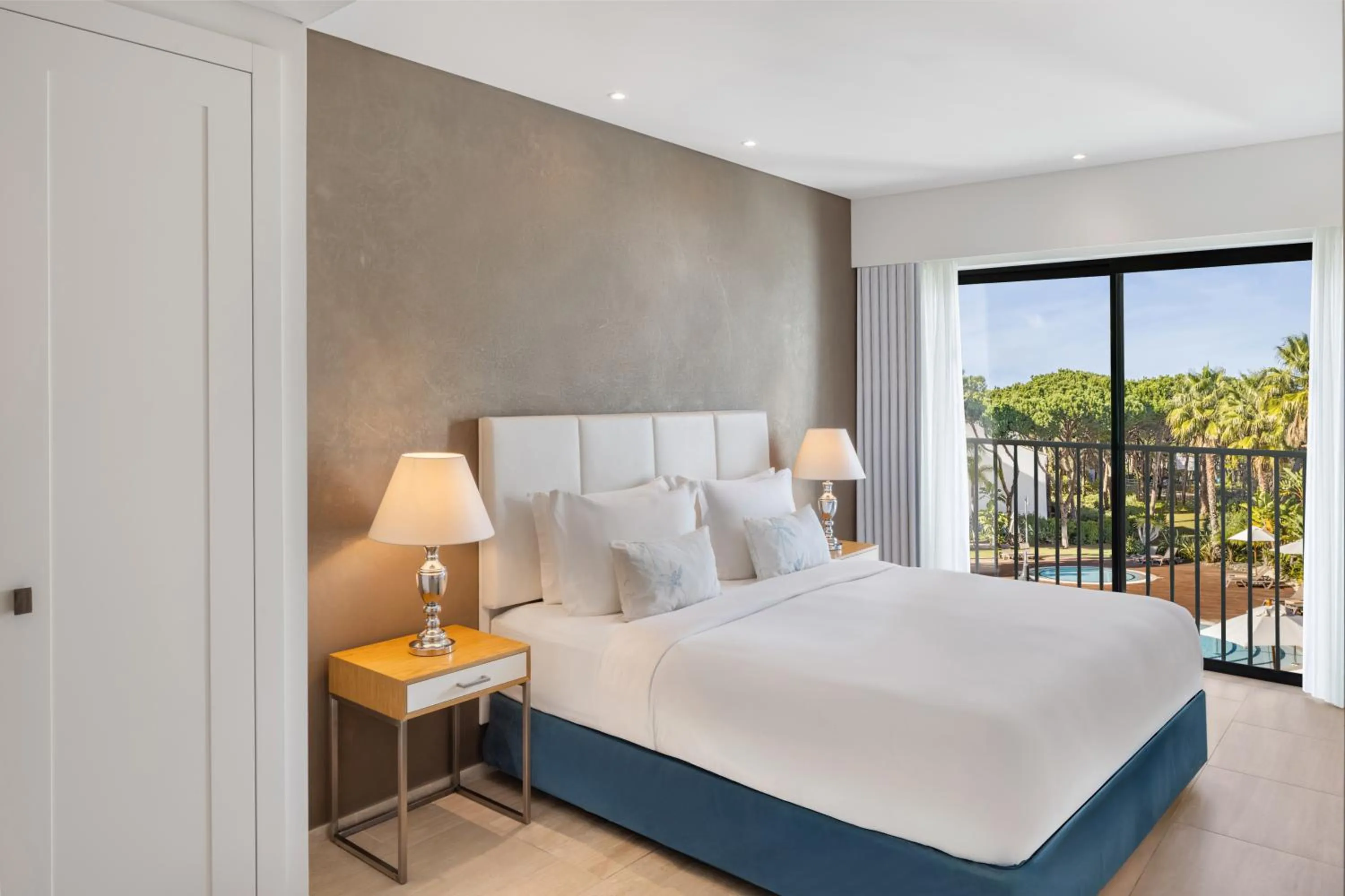 Bed in Pine Cliffs Gardens