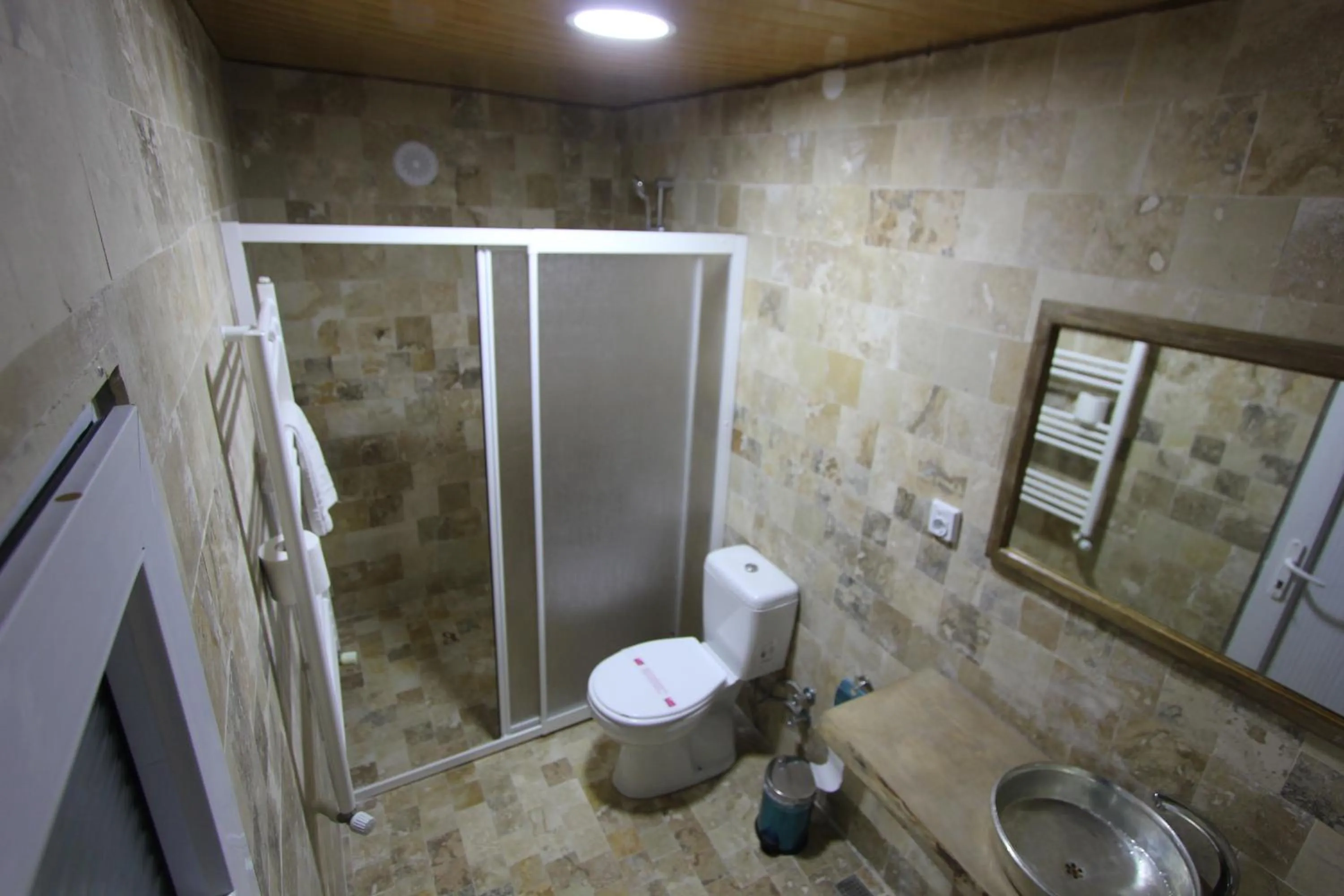 Shower in Kufe Hotel