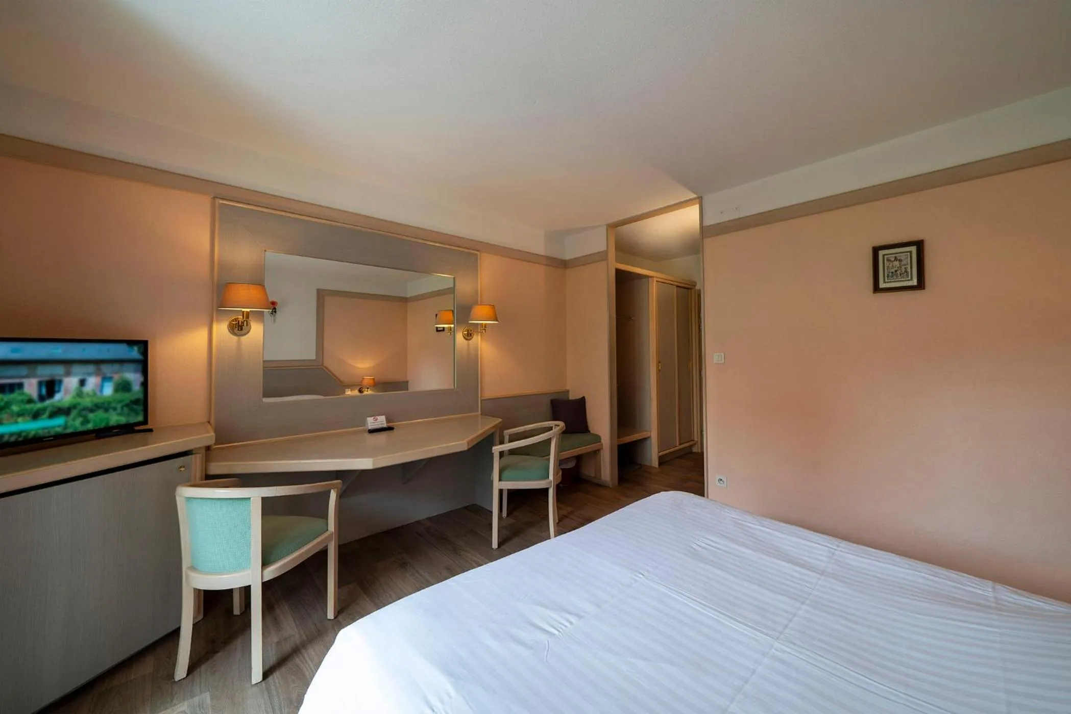 Bed in Hôtel A la Vignette - COLMAR-NORD