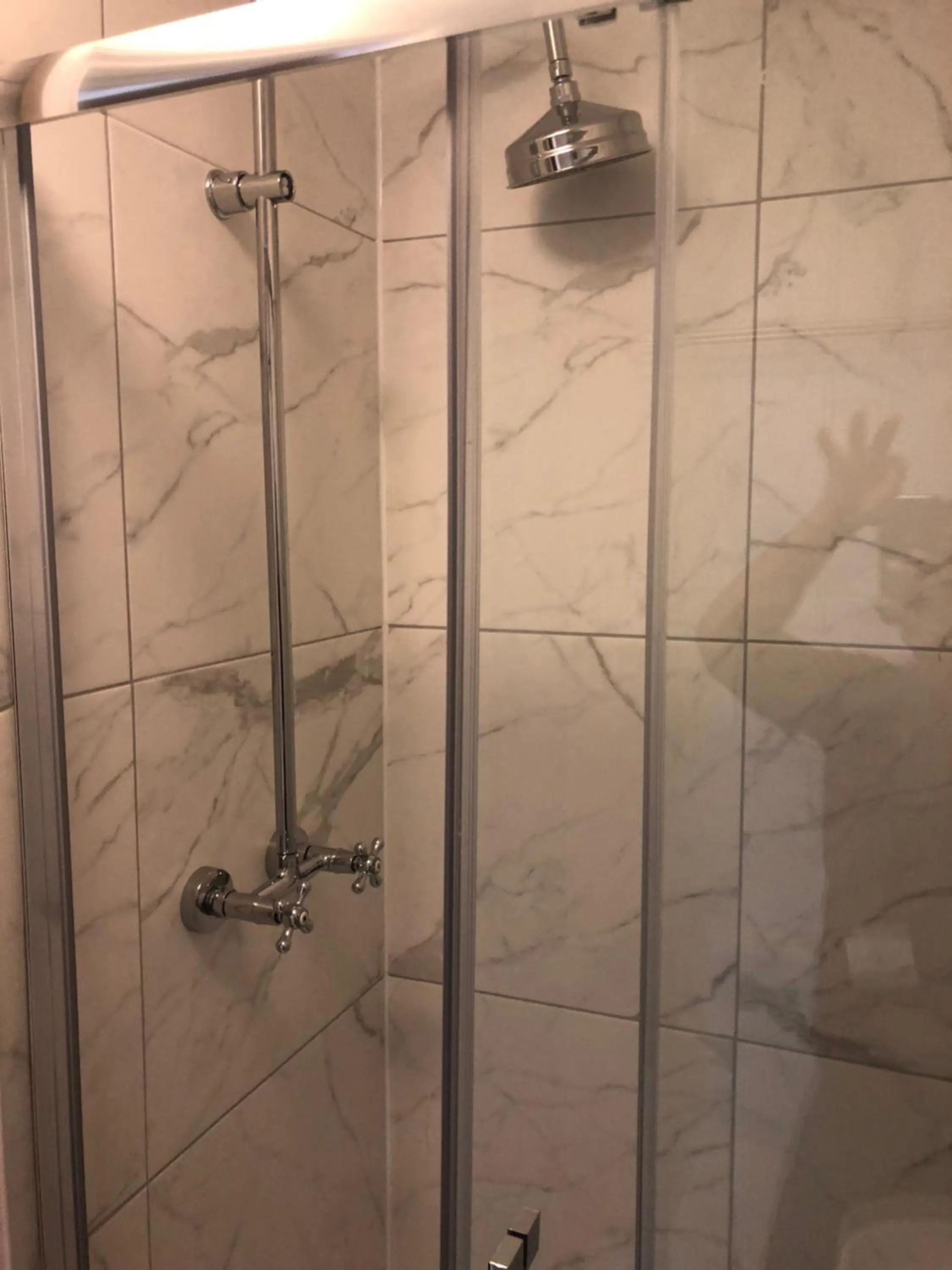 Bathroom in Plaza London Hotel