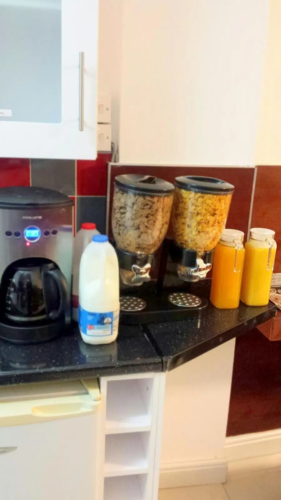 Food and drinks in Plaza London Hotel