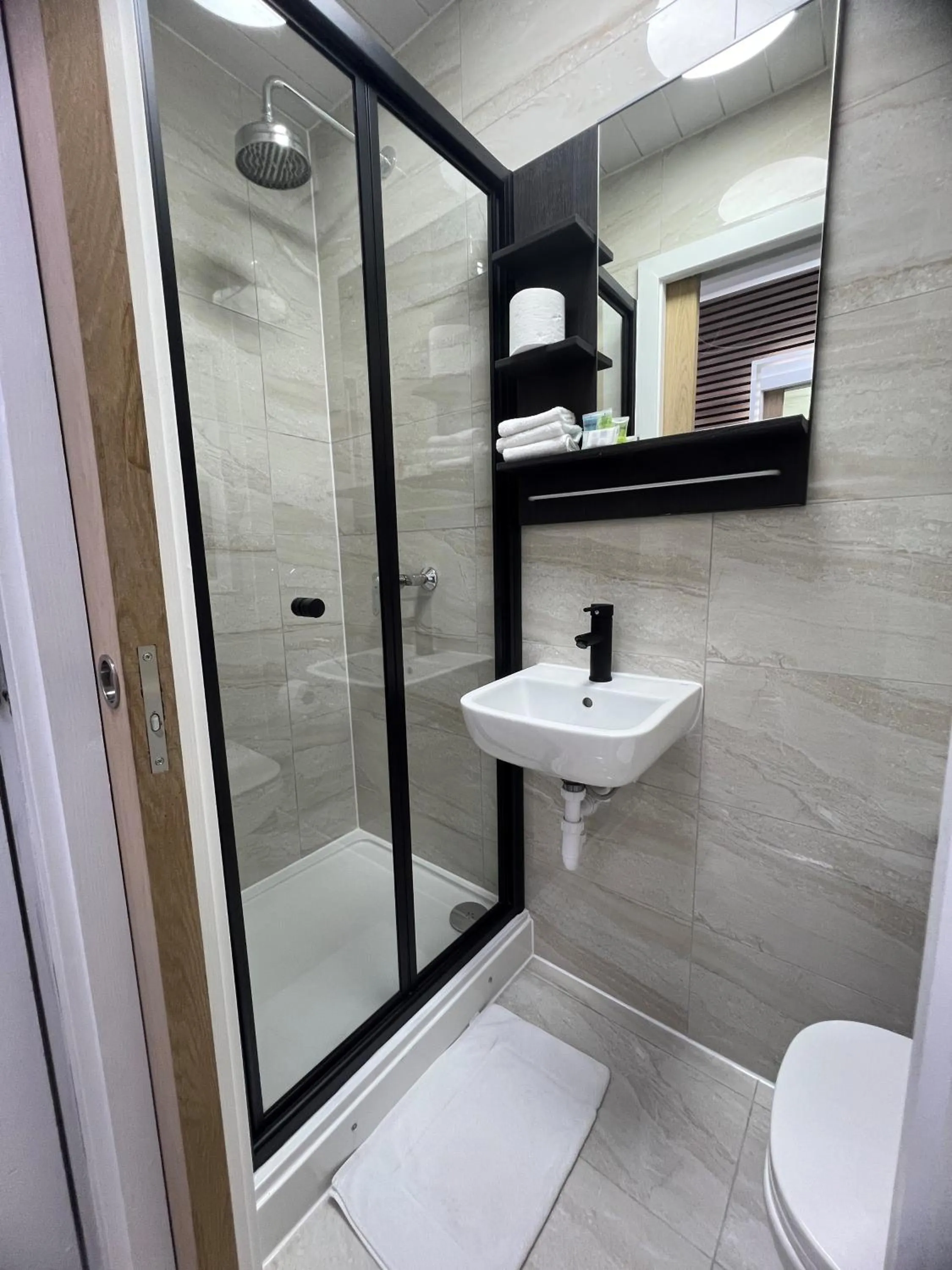 Bathroom in Plaza London Hotel