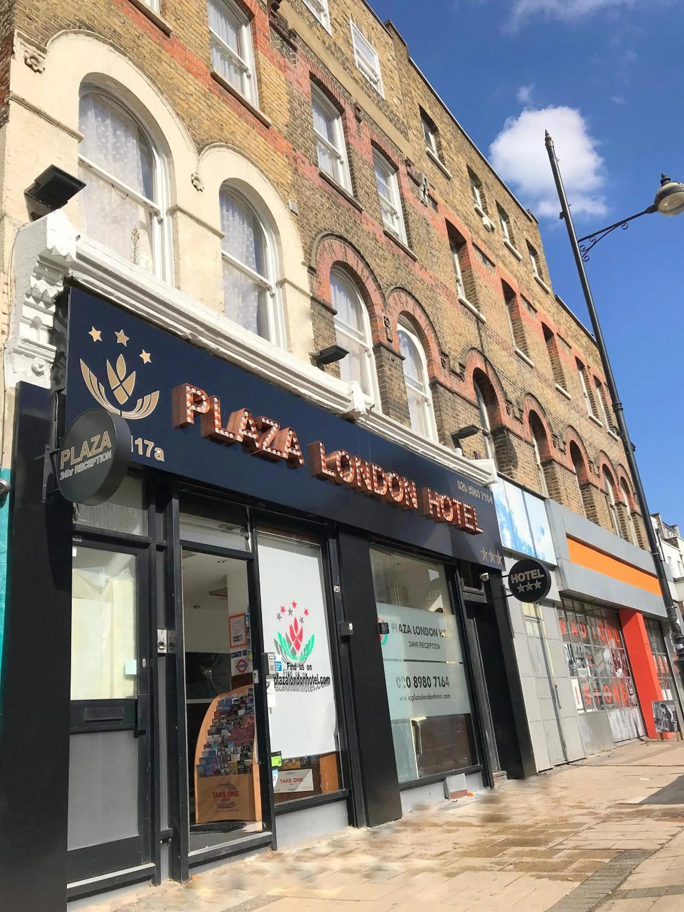 Property building in Plaza London Hotel