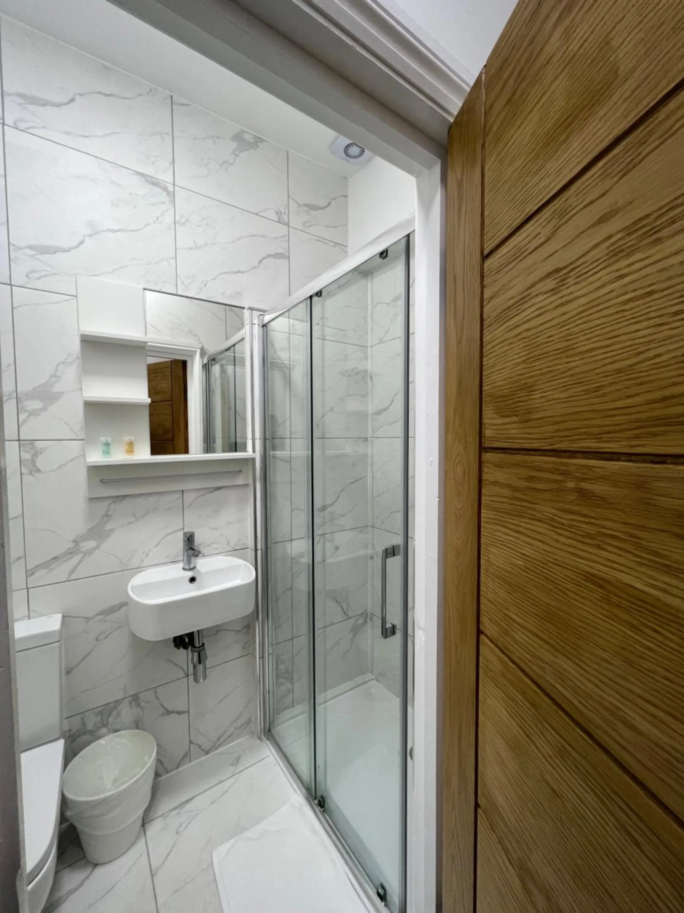 Bedroom in Plaza London Hotel