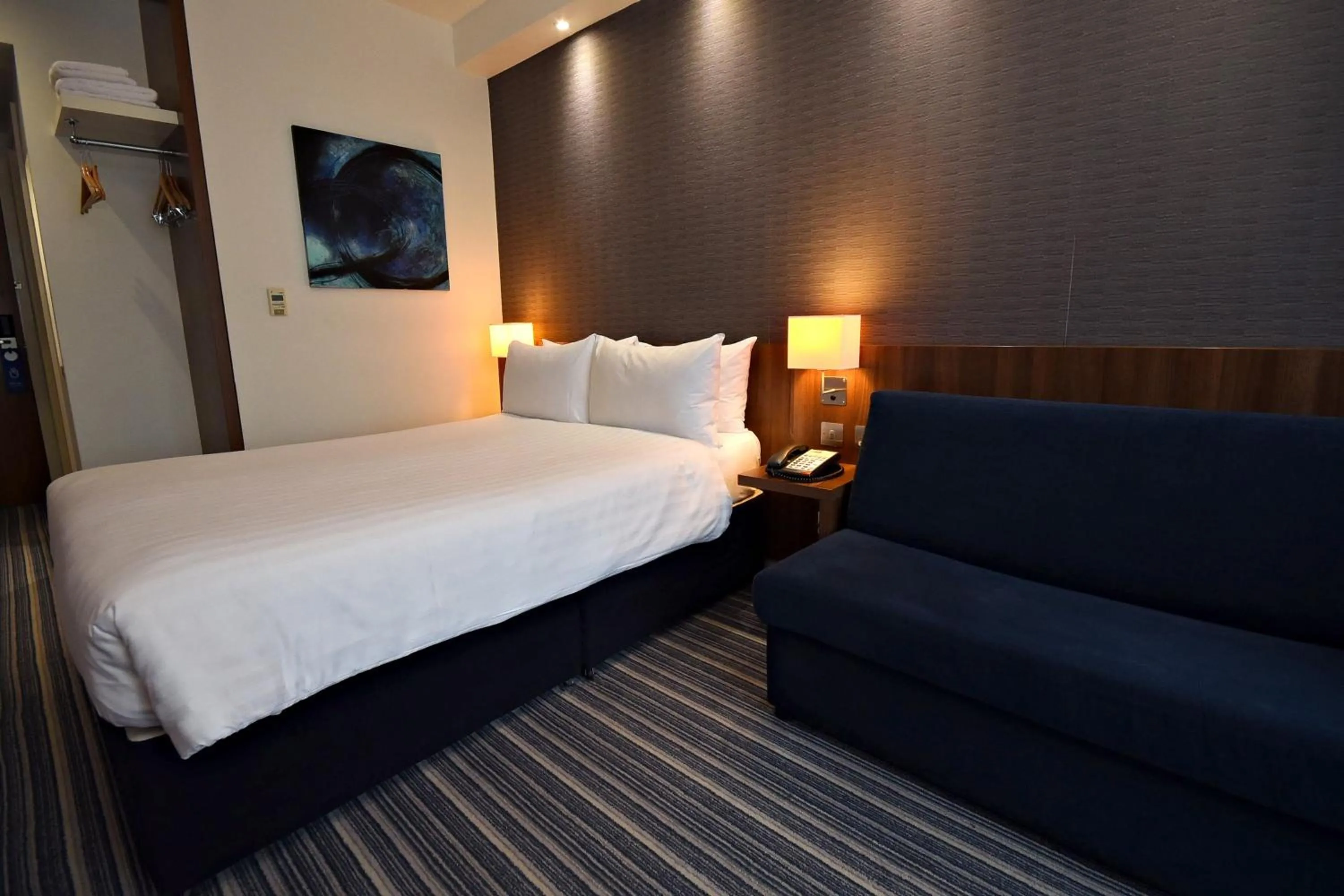 Photo of the whole room, Bed in Holiday Inn Express Manchester City Centre Arena by IHG