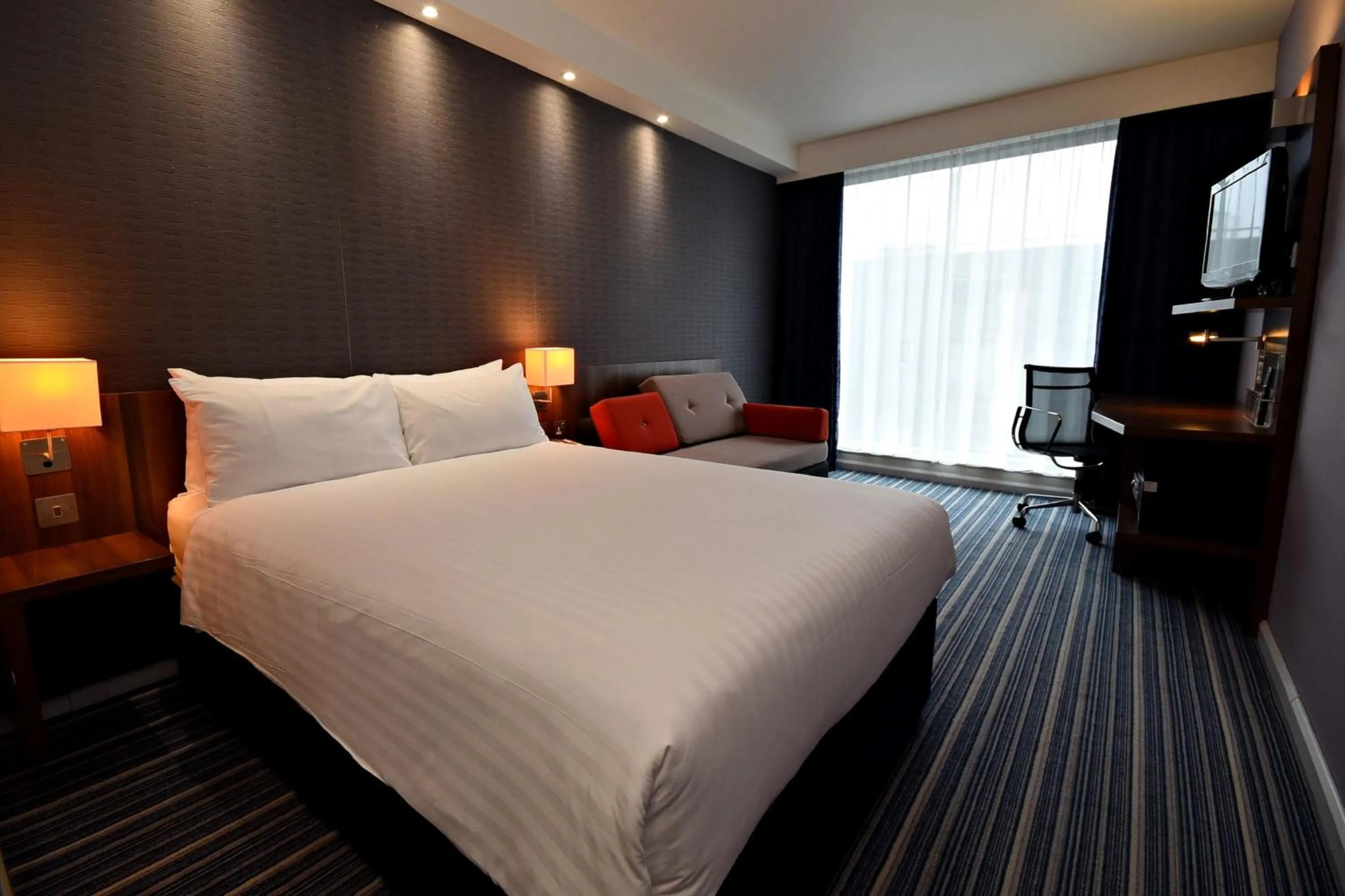 Photo of the whole room, Bed in Holiday Inn Express Manchester City Centre Arena by IHG