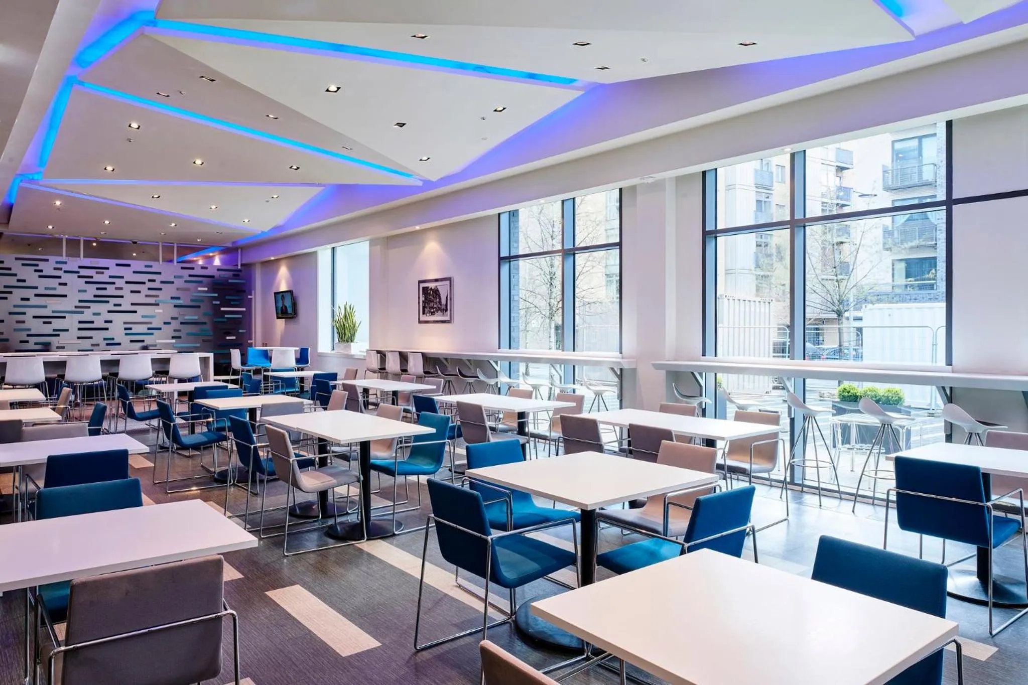 Restaurant/places to eat in Holiday Inn Express Manchester City Centre Arena by IHG