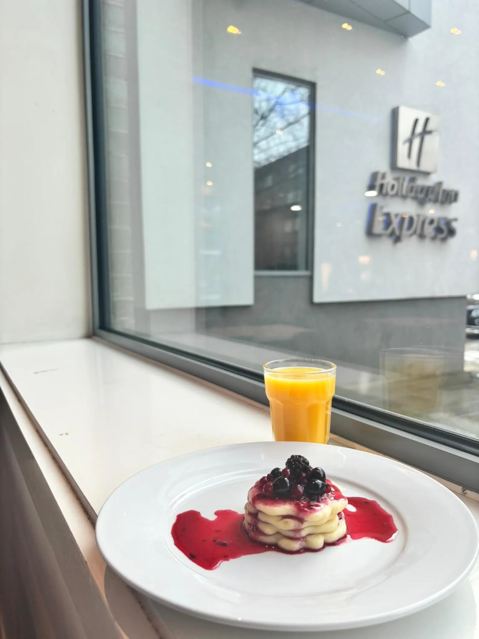 Breakfast in Holiday Inn Express Manchester City Centre Arena by IHG