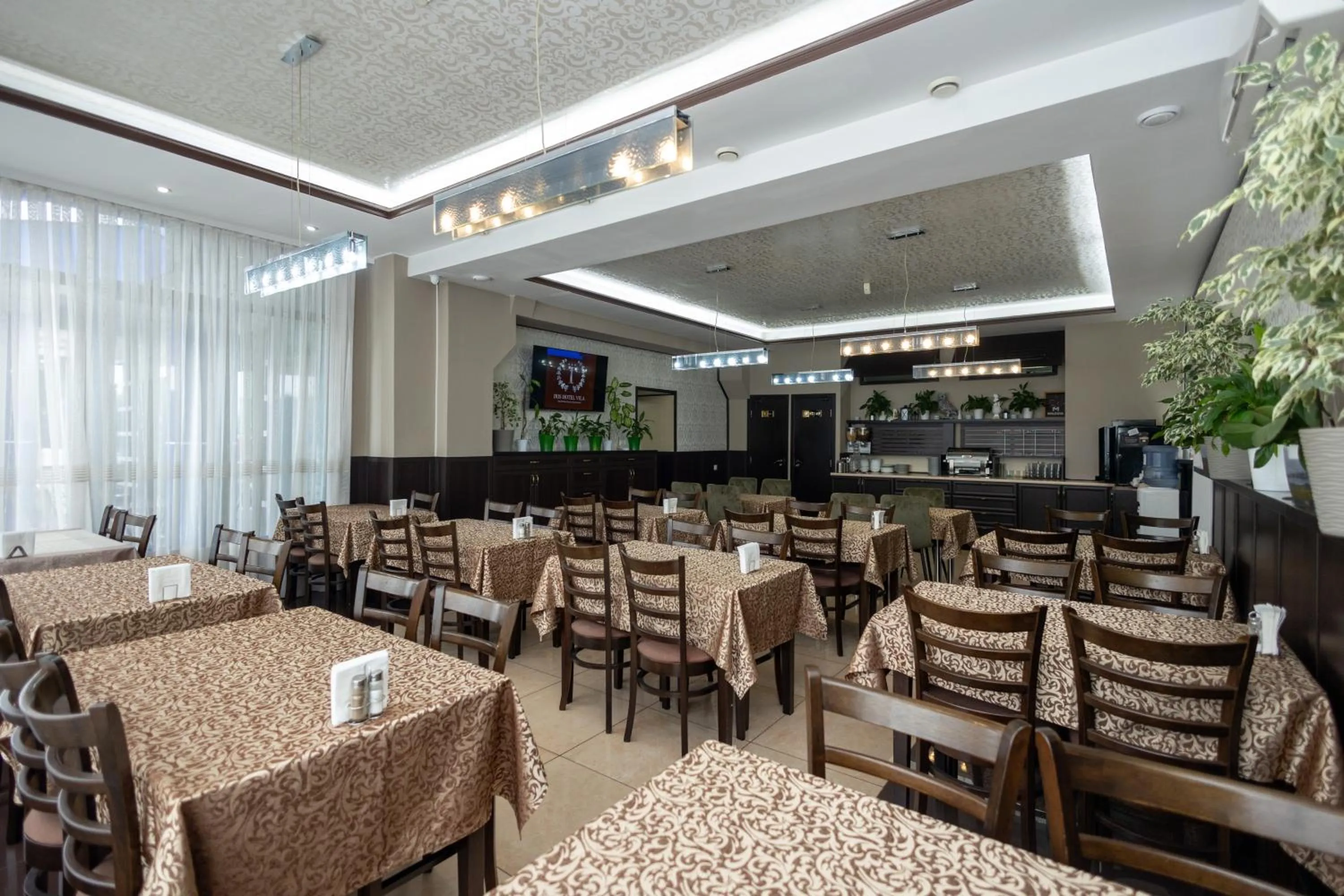 Restaurant/places to eat in IRIS Hotel