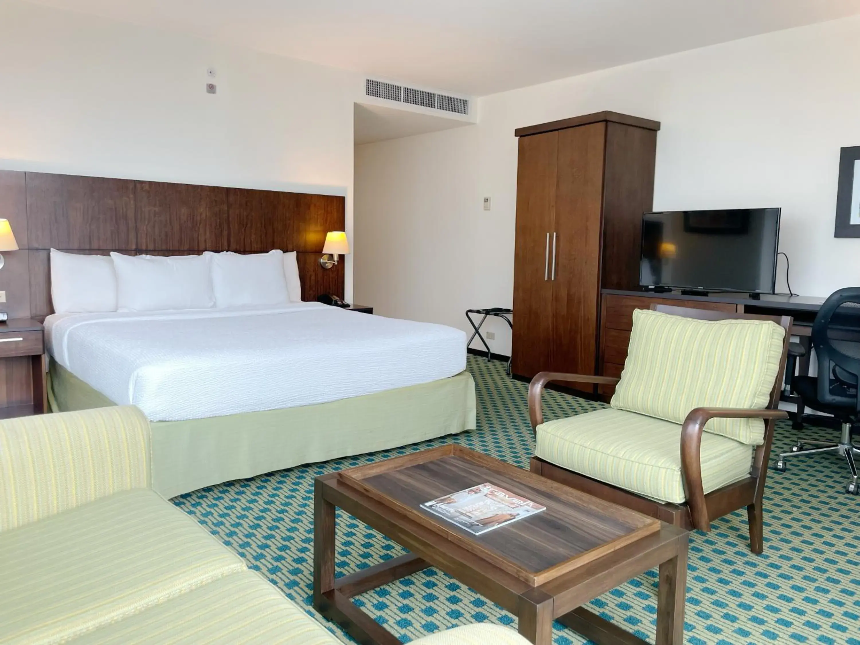 Superior King Room in Courtyard by Marriott Guayaquil Superior King Room in Courtyard by Marriott Guayaquil