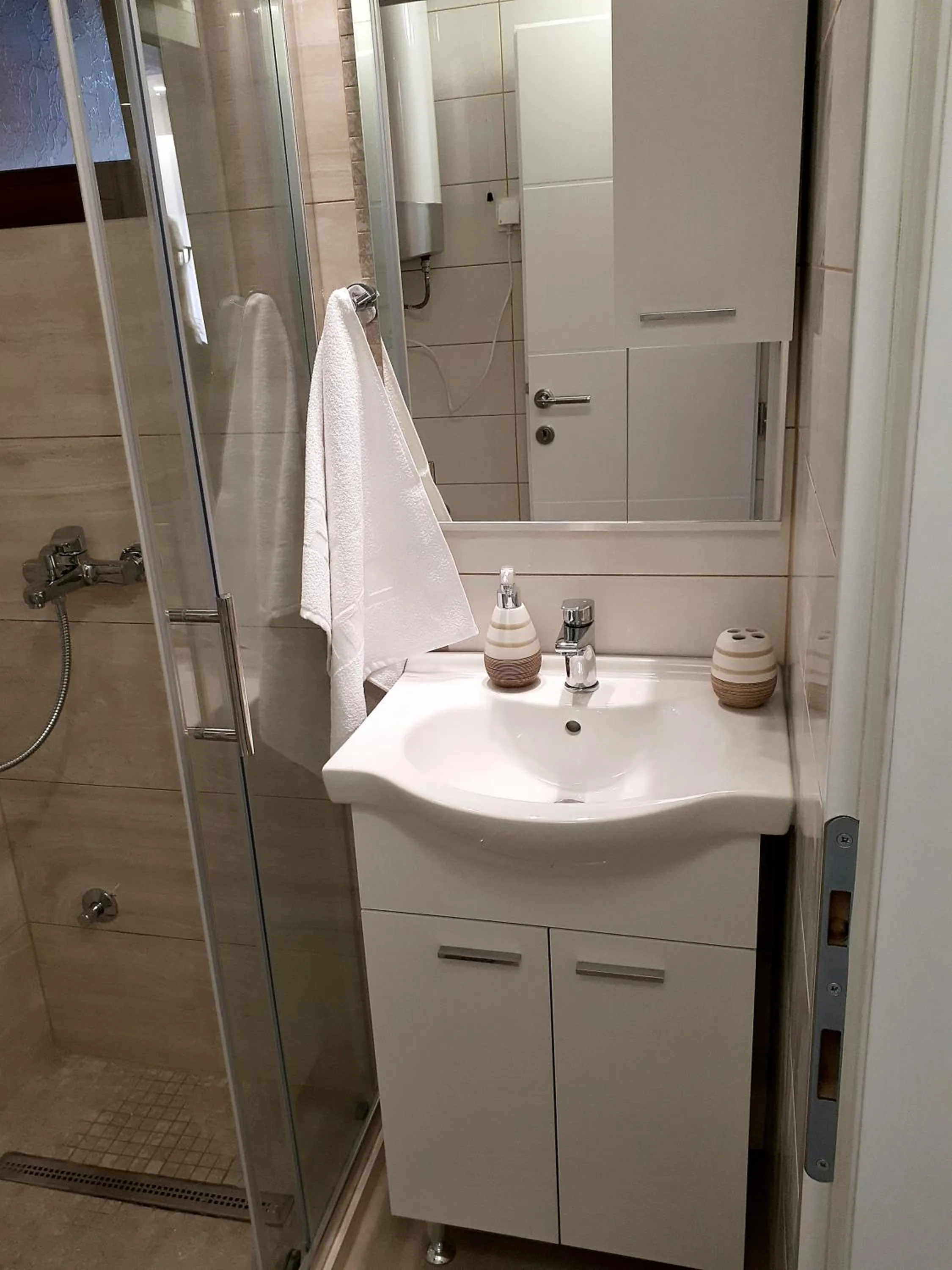 Shower in Frida Apartment