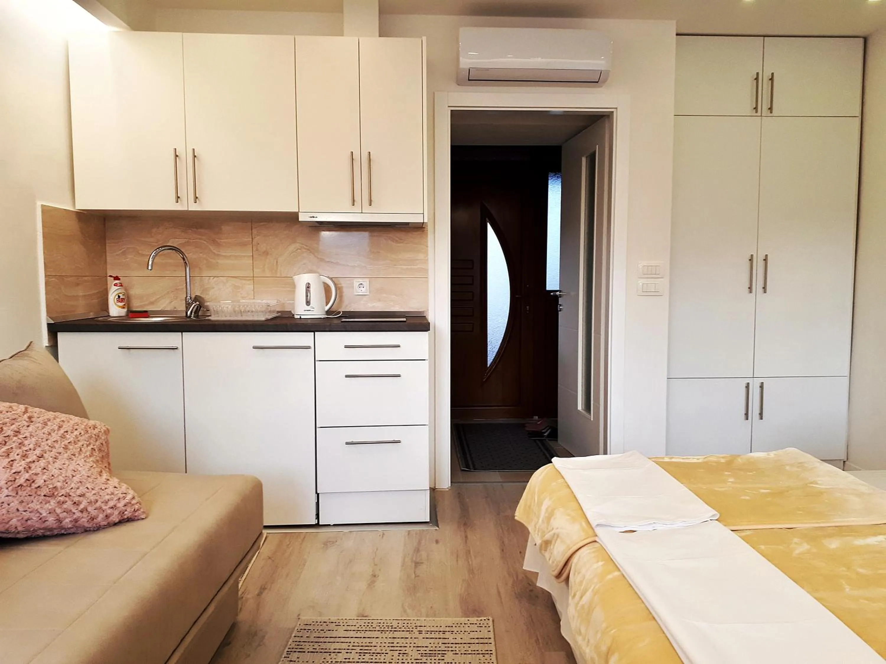 Coffee/tea facilities, Bed in Frida Apartment