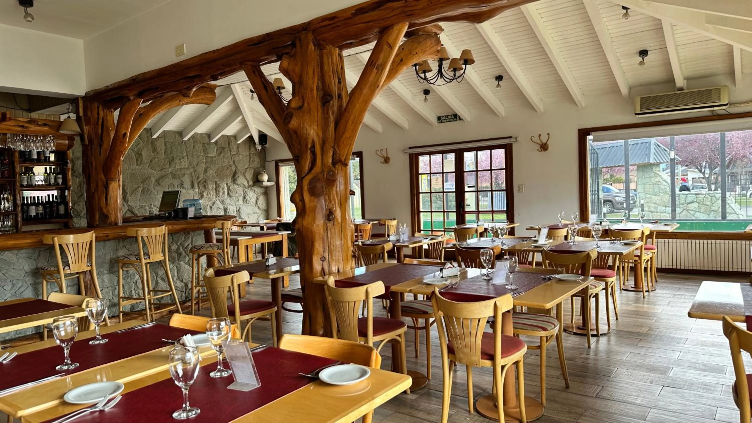 Restaurant/places to eat in Hostería Cumbres Blancas