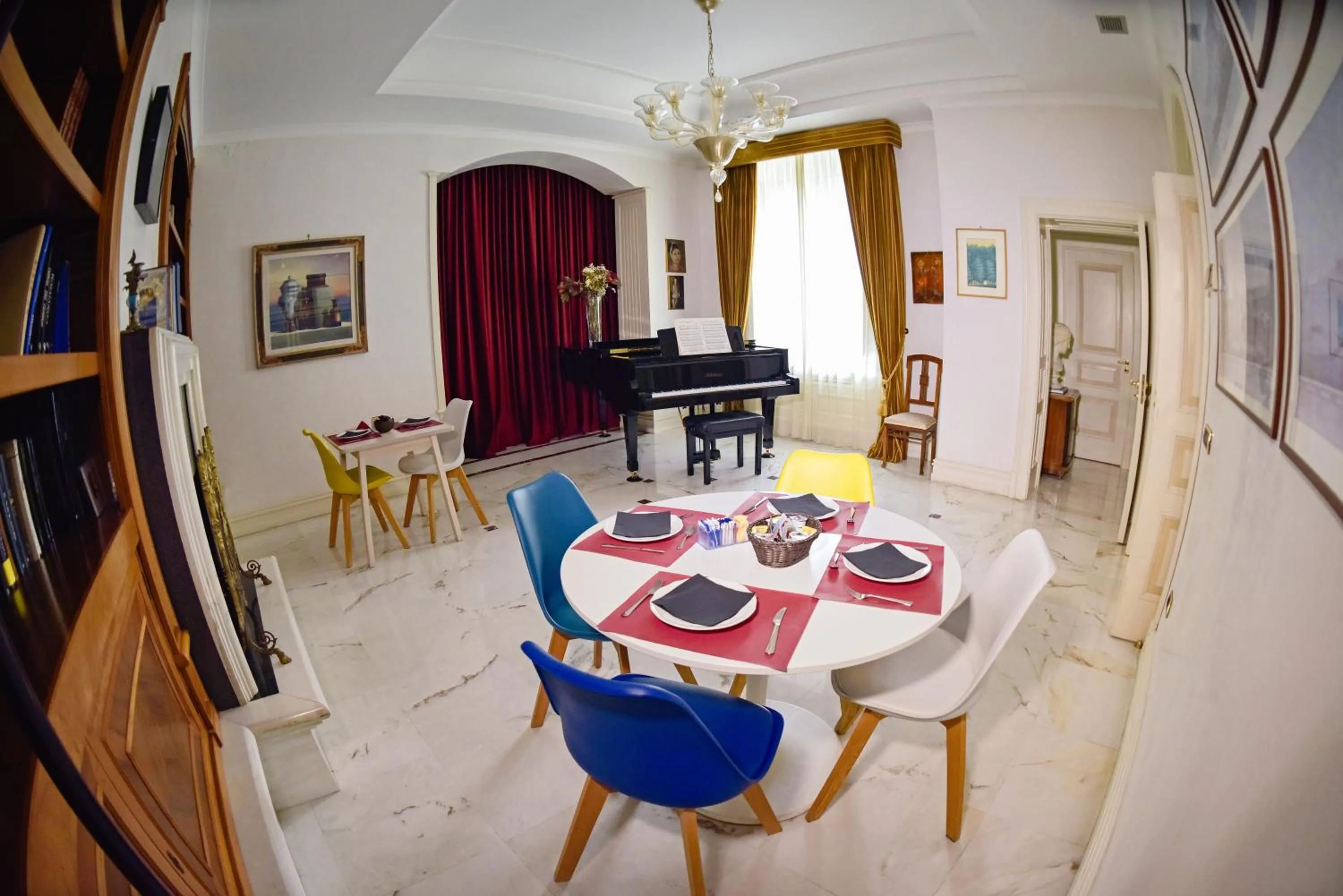 Breakfast in Al centro Luxury Home