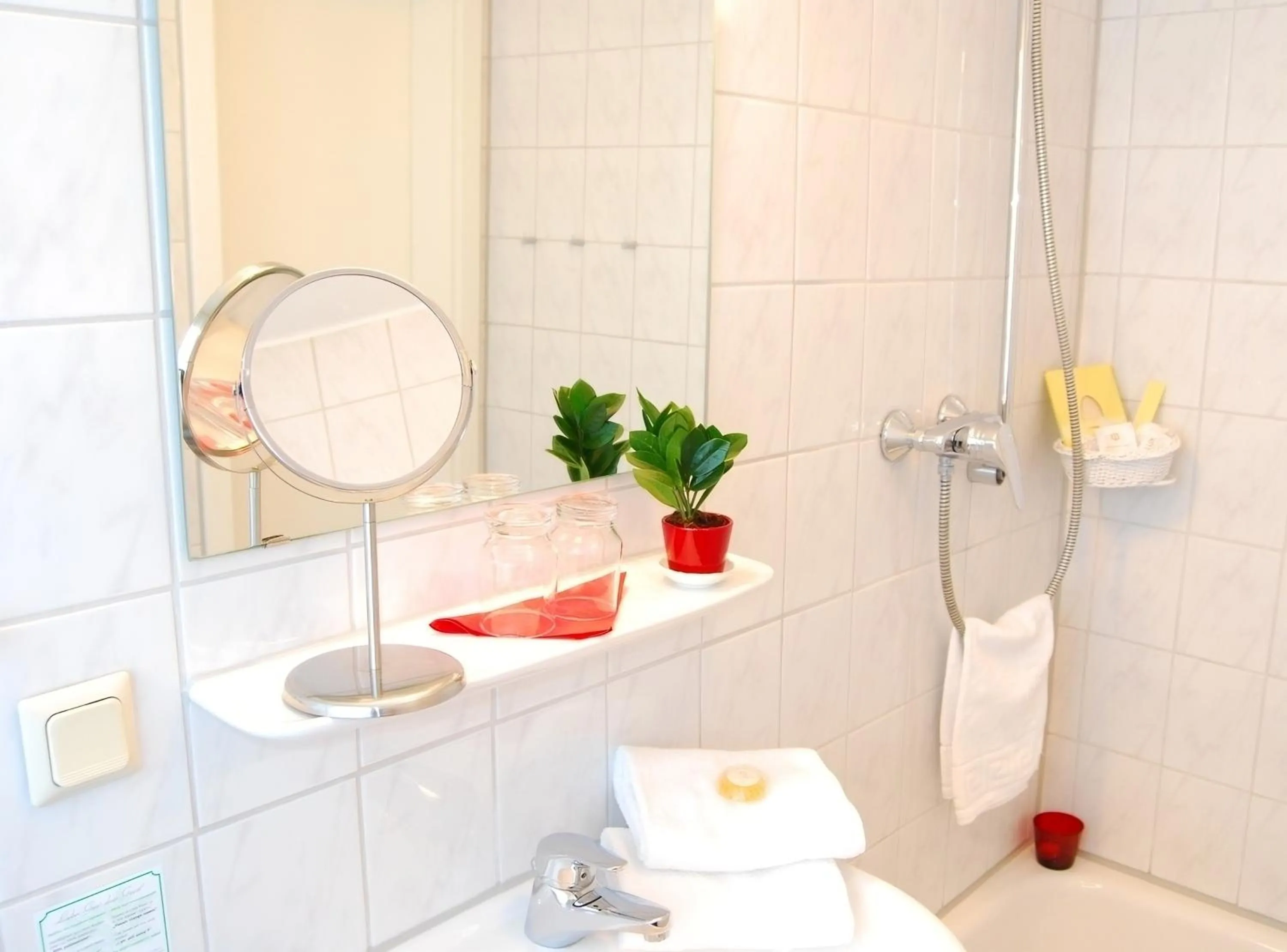 Bathroom in Hotel Alt Deutz City-Messe-Arena KONTAKTLOSER SELF CHECK-IN