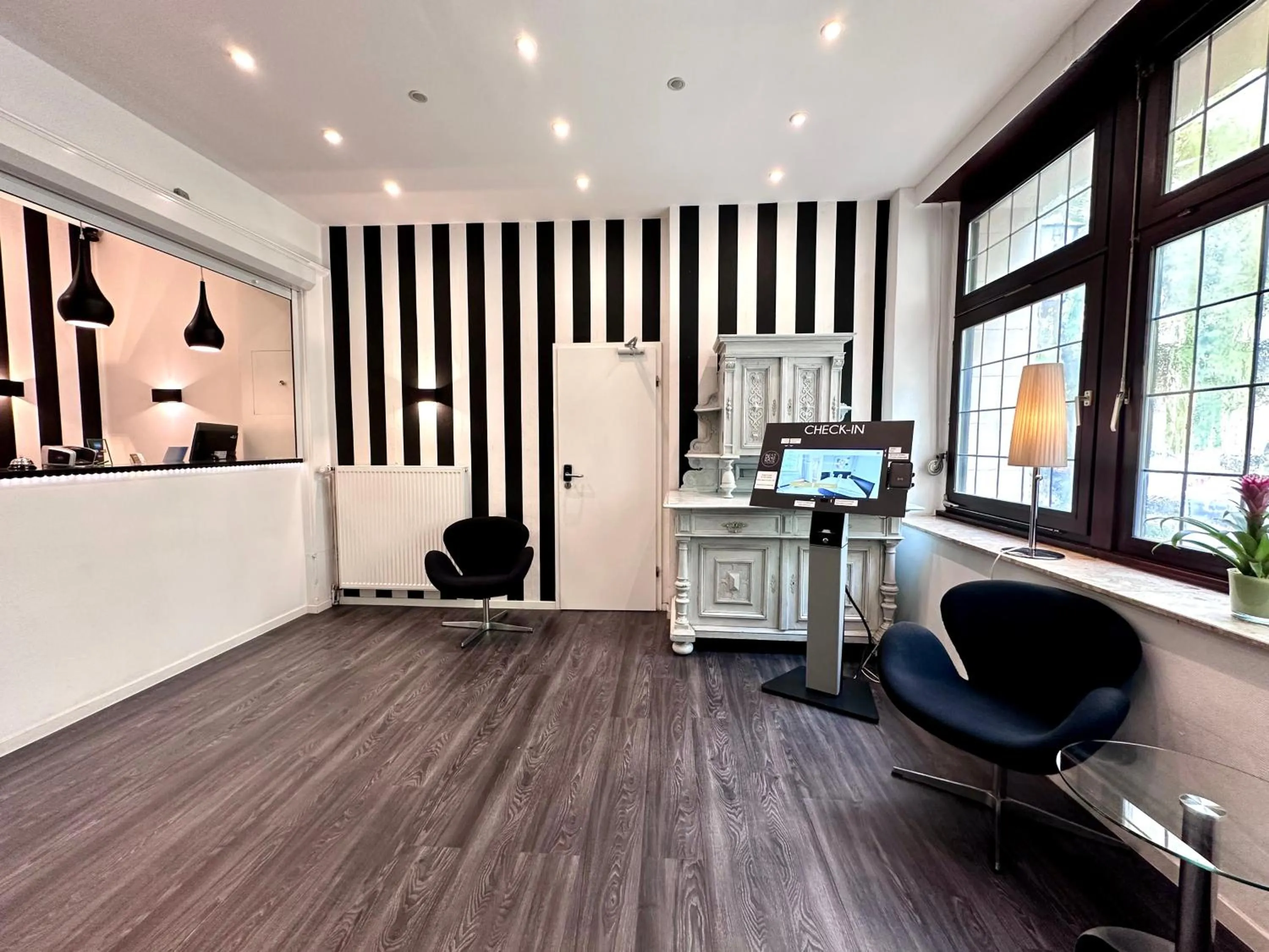 Lobby or reception in Hotel Alt Deutz City-Messe-Arena KONTAKTLOSER SELF CHECK-IN