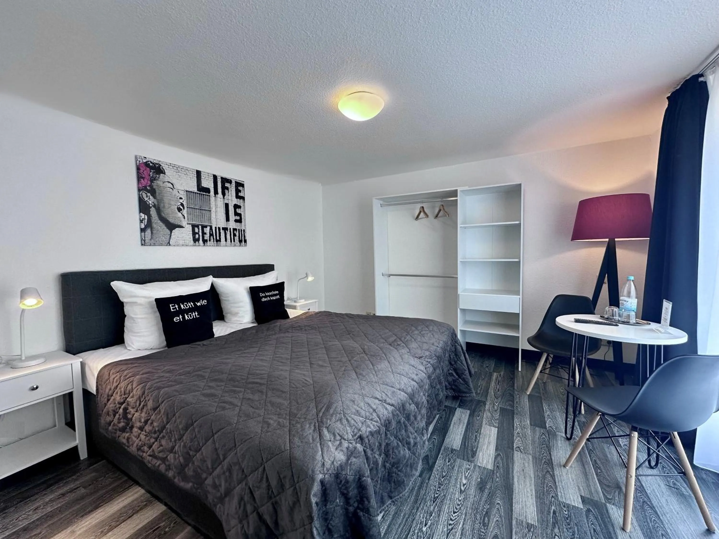 Photo of the whole room, Bed in Hotel Alt Deutz City-Messe-Arena KONTAKTLOSER SELF CHECK-IN