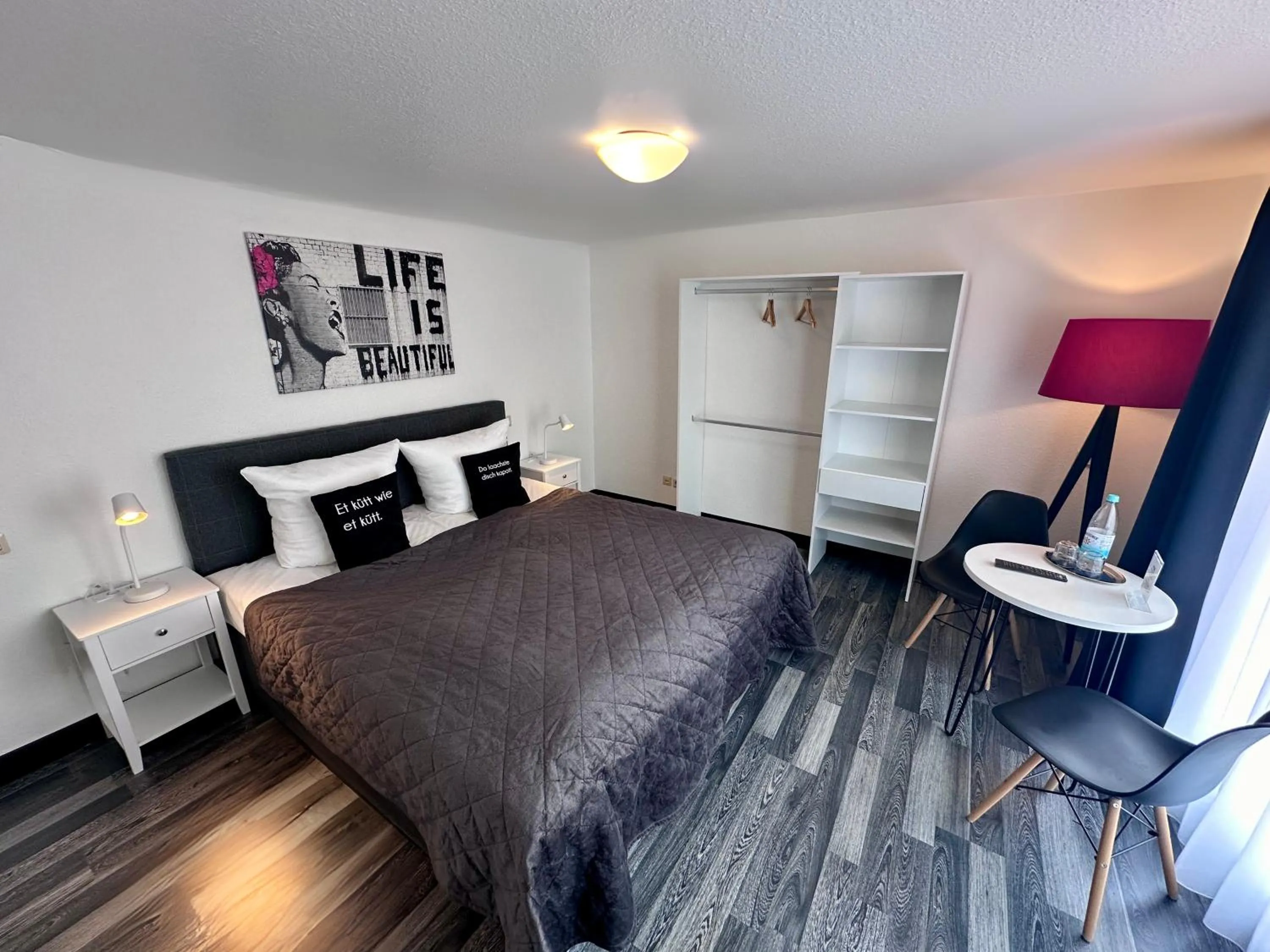 Photo of the whole room, Bed in Hotel Alt Deutz City-Messe-Arena KONTAKTLOSER SELF CHECK-IN