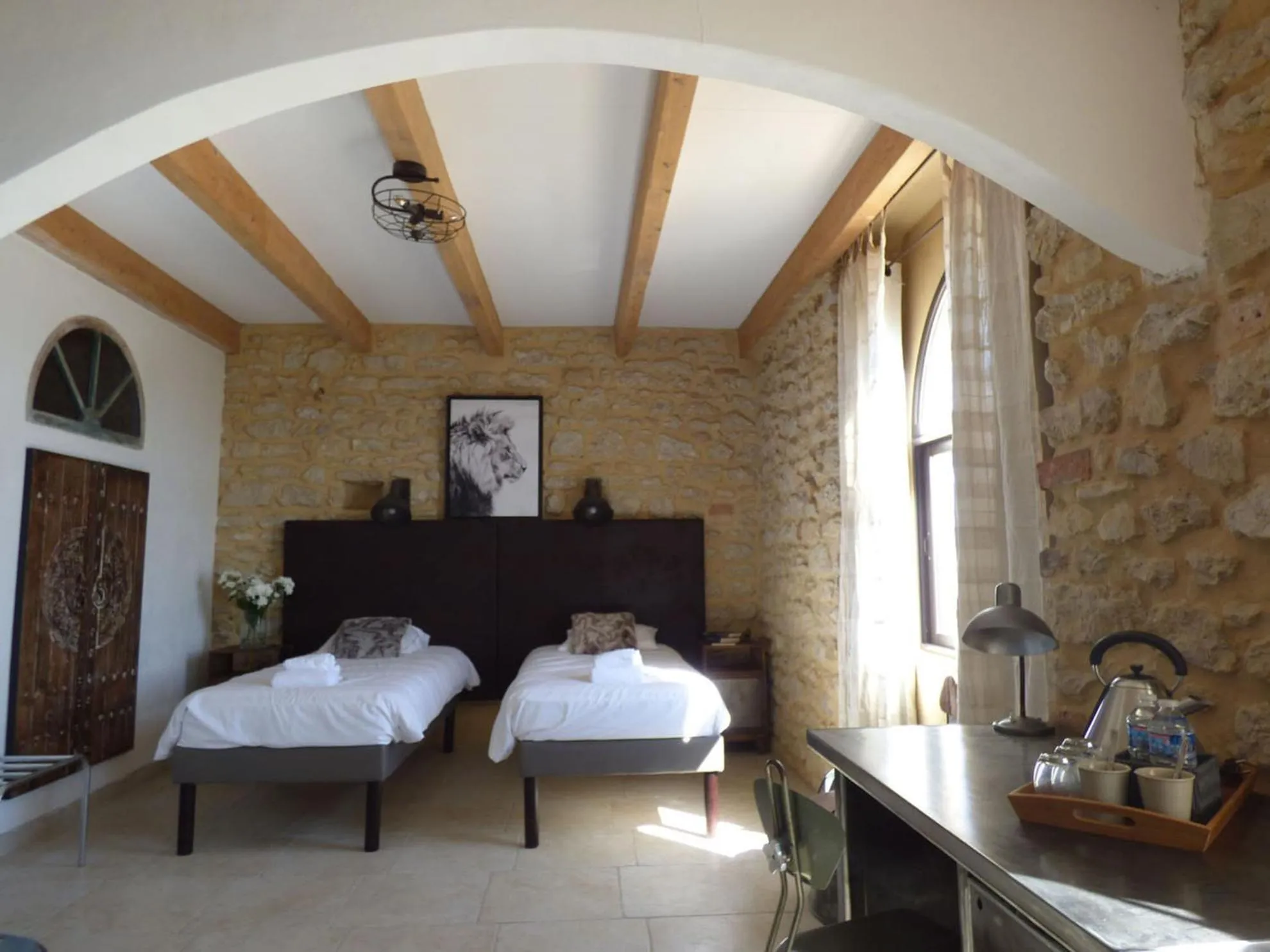 Coffee/tea facilities, Bed in Mas d'Asvin & Spa