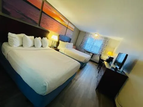 Bed in Days Inn & Suites by Wyndham Stevens Point