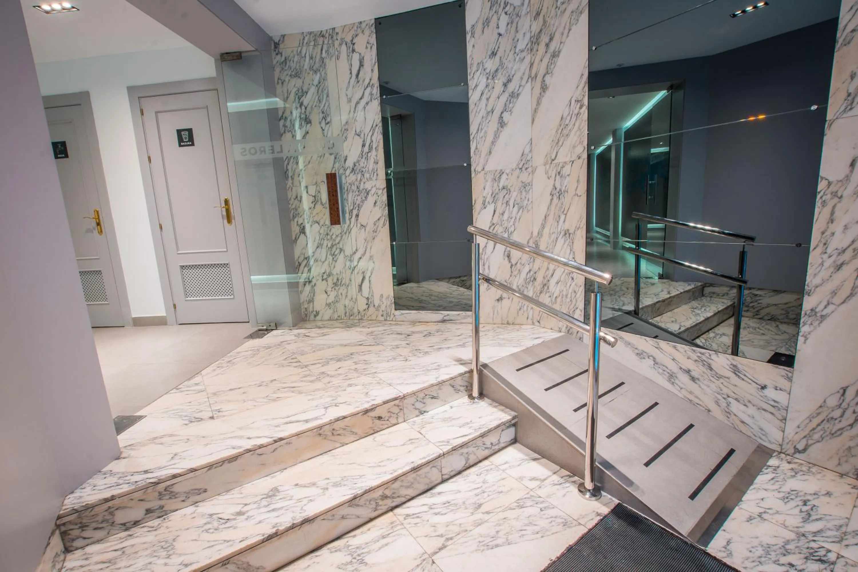 Facade/entrance in Apartamento cerca de la Alhambra y el Albaicín QH Granada Centro