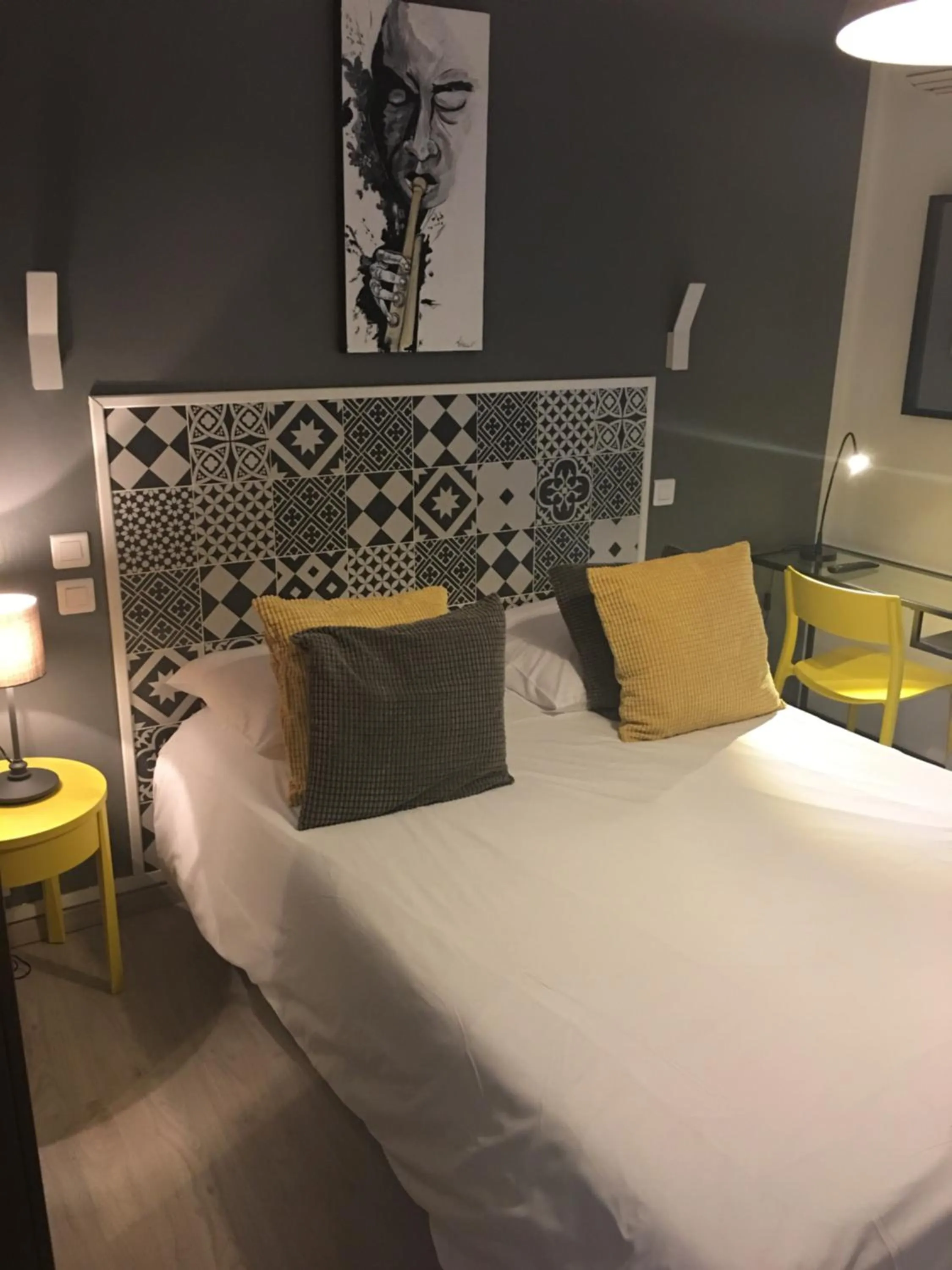 Bedroom, Bed in Hôtel Le Mistral