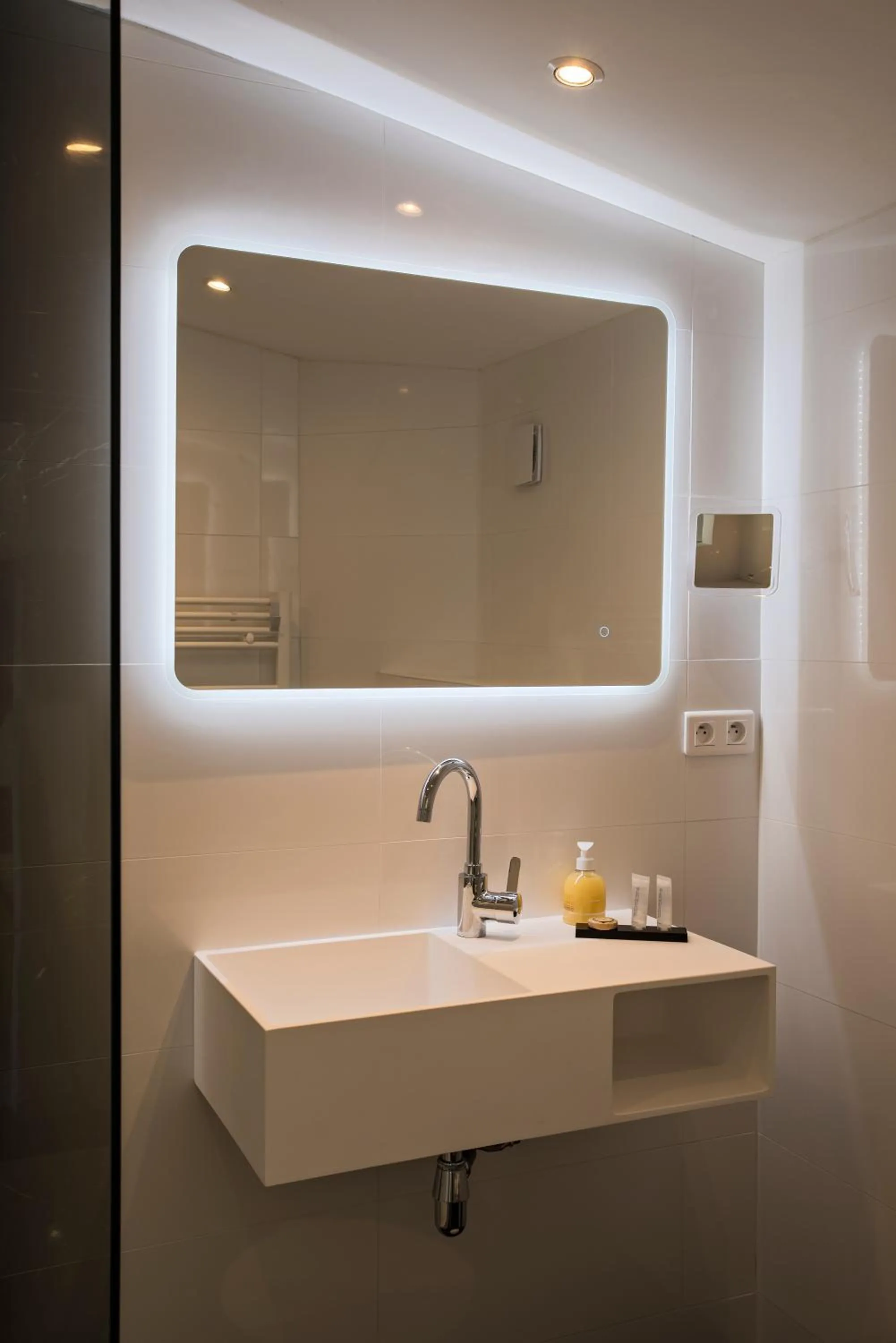 Bathroom in Hôtel Le Mistral