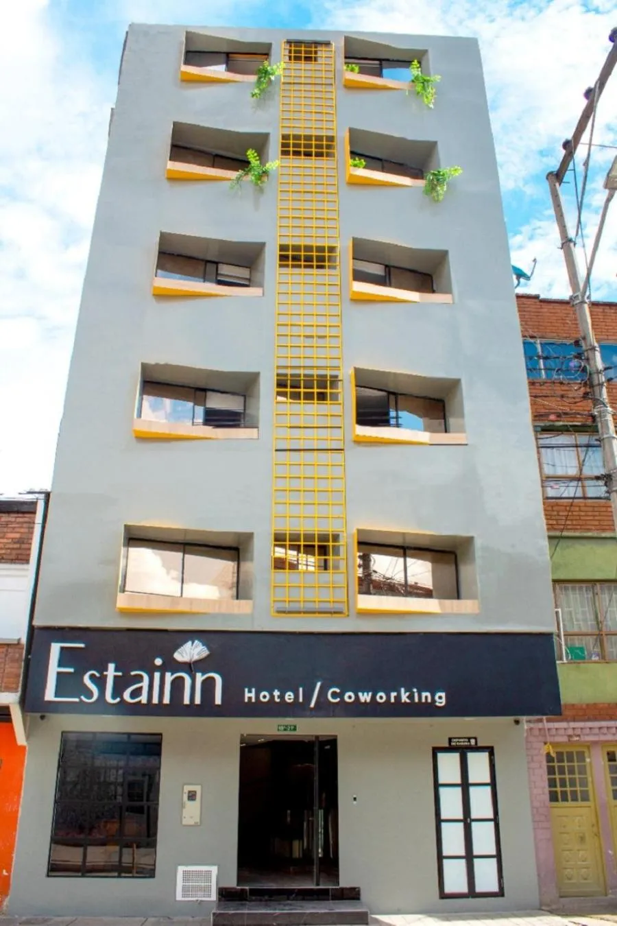 Property building in Estainn Hotel Coworking