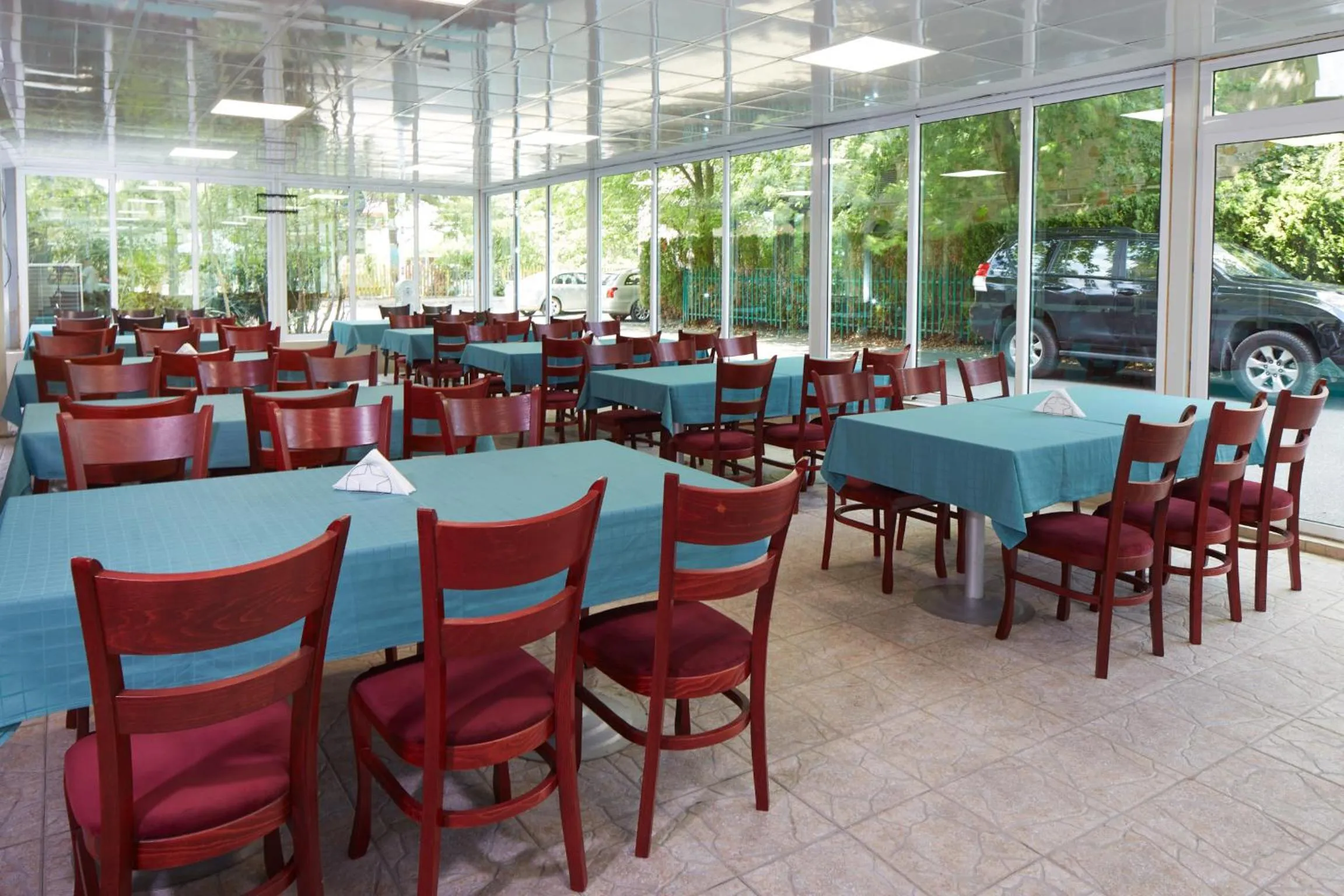 Restaurant/places to eat in Hotel Yantra