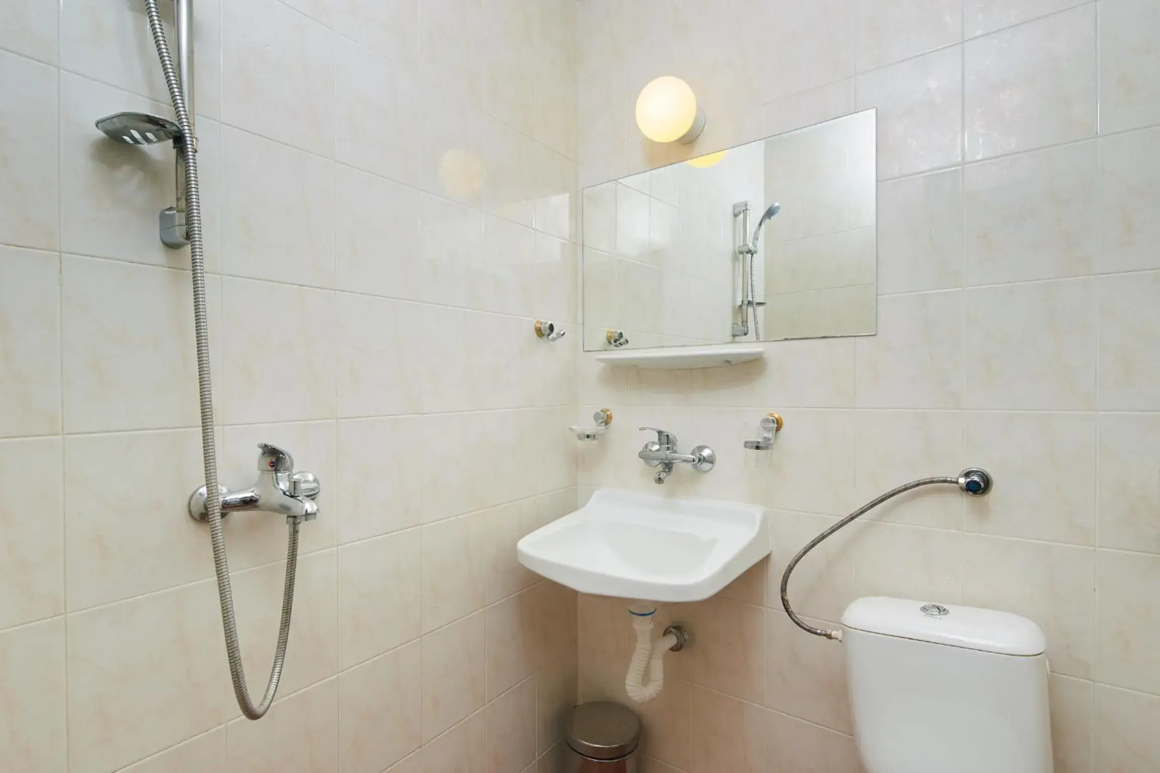 Double Room (2 Adults + 1 Child) in Hotel Yantra Double Room (2 Adults + 1 Child) in Hotel Yantra