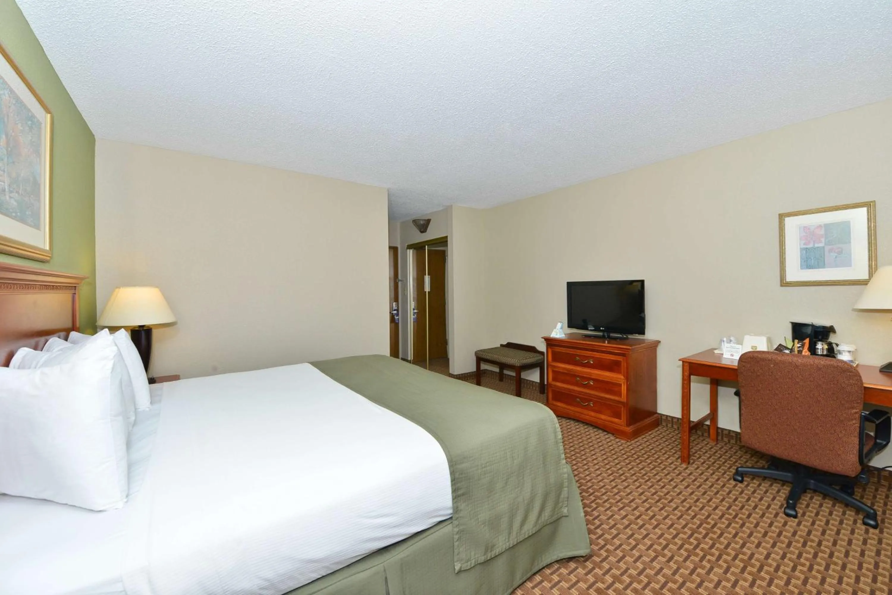 Photo of the whole room in SureStay Plus Hotel by Best Western Raleigh North Downtown