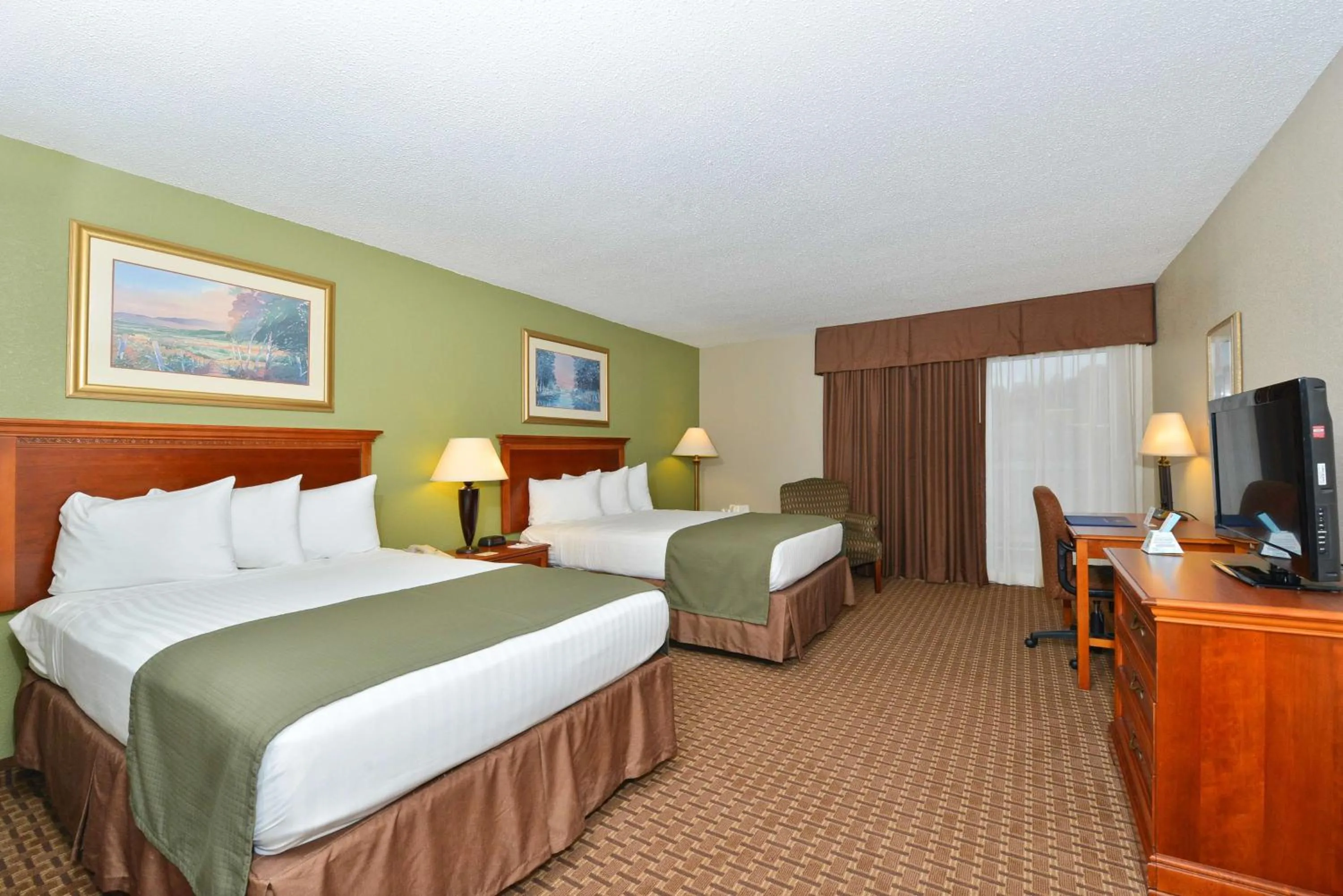 Photo of the whole room in SureStay Plus Hotel by Best Western Raleigh North Downtown