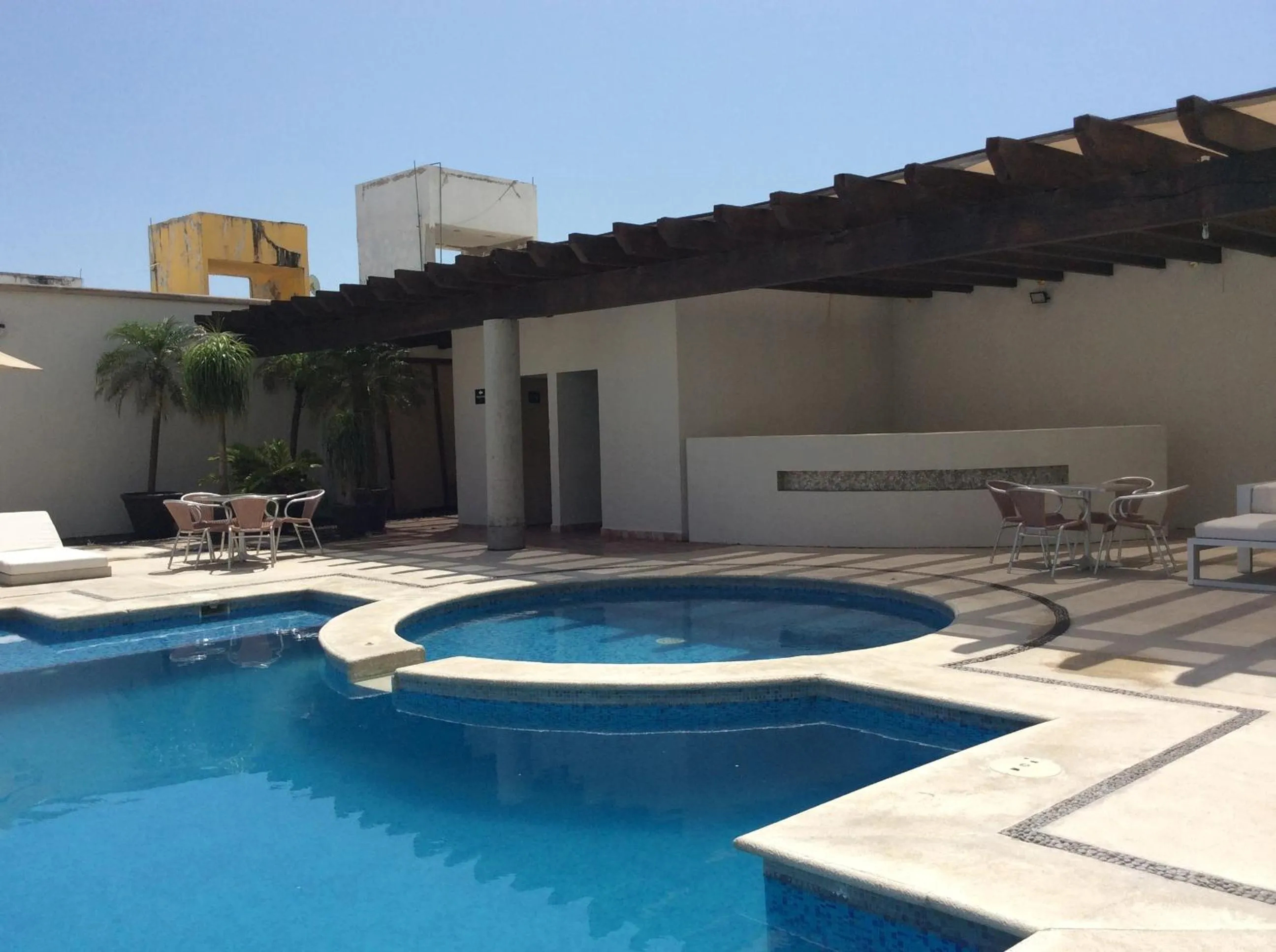 Swimming pool in Rivoli Select Hotel