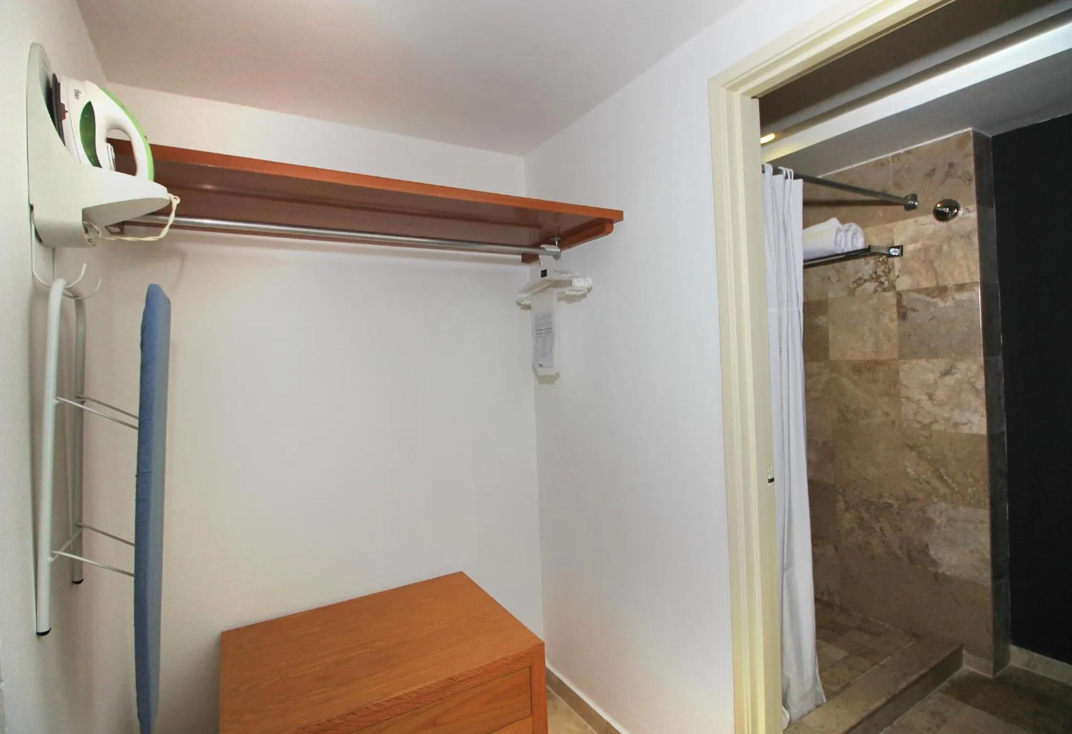 wardrobe in Rivoli Select Hotel