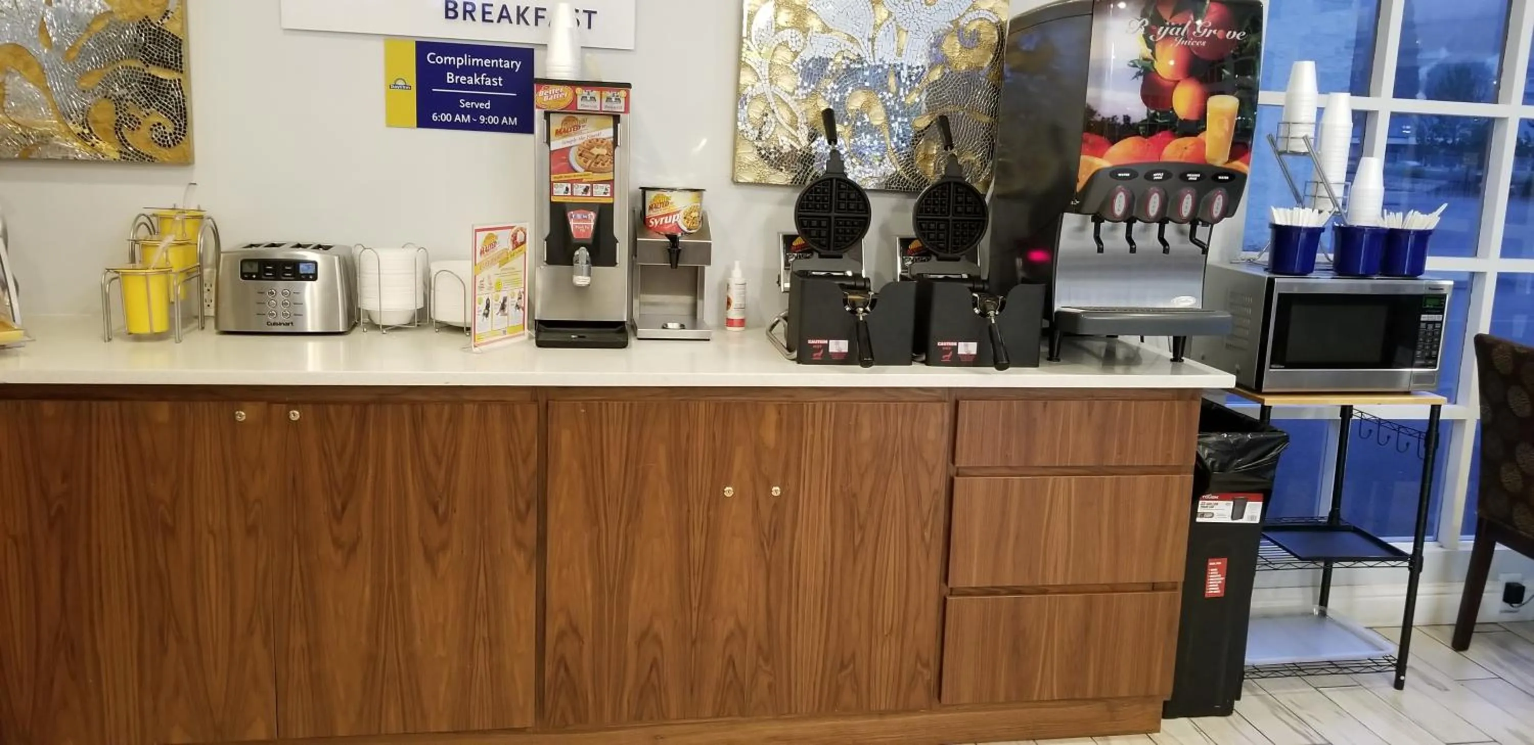 Breakfast in Rosewood Inn & Suites