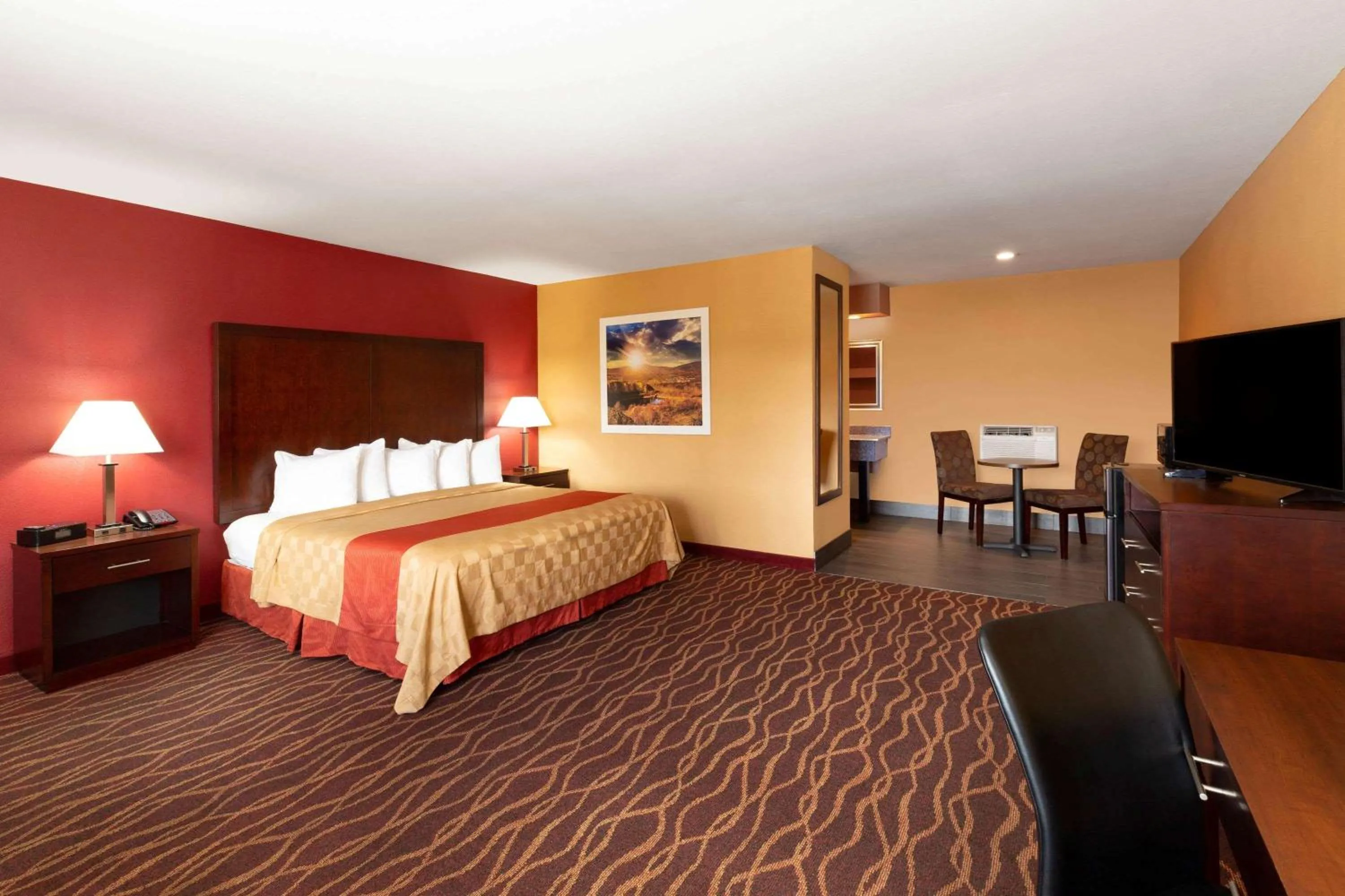 Photo of the whole room, Bed in Rosewood Inn & Suites