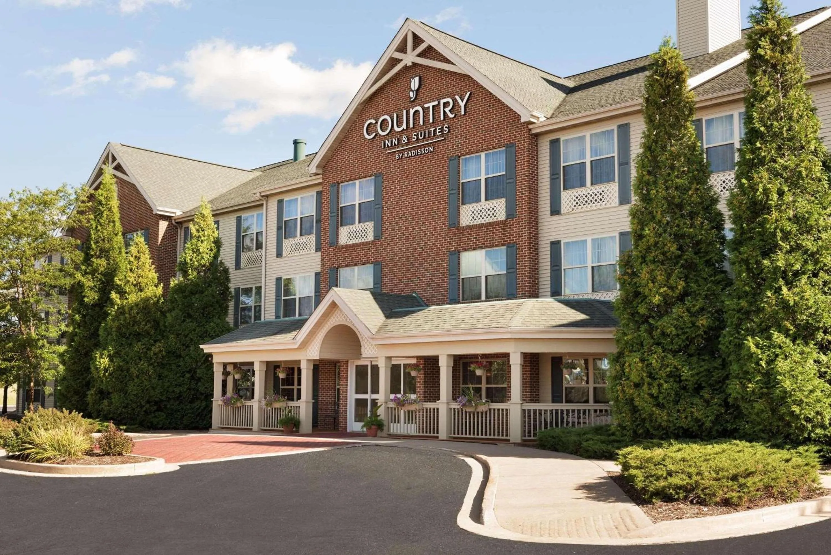 Property building in Country Inn & Suites by Radisson, Sycamore, IL