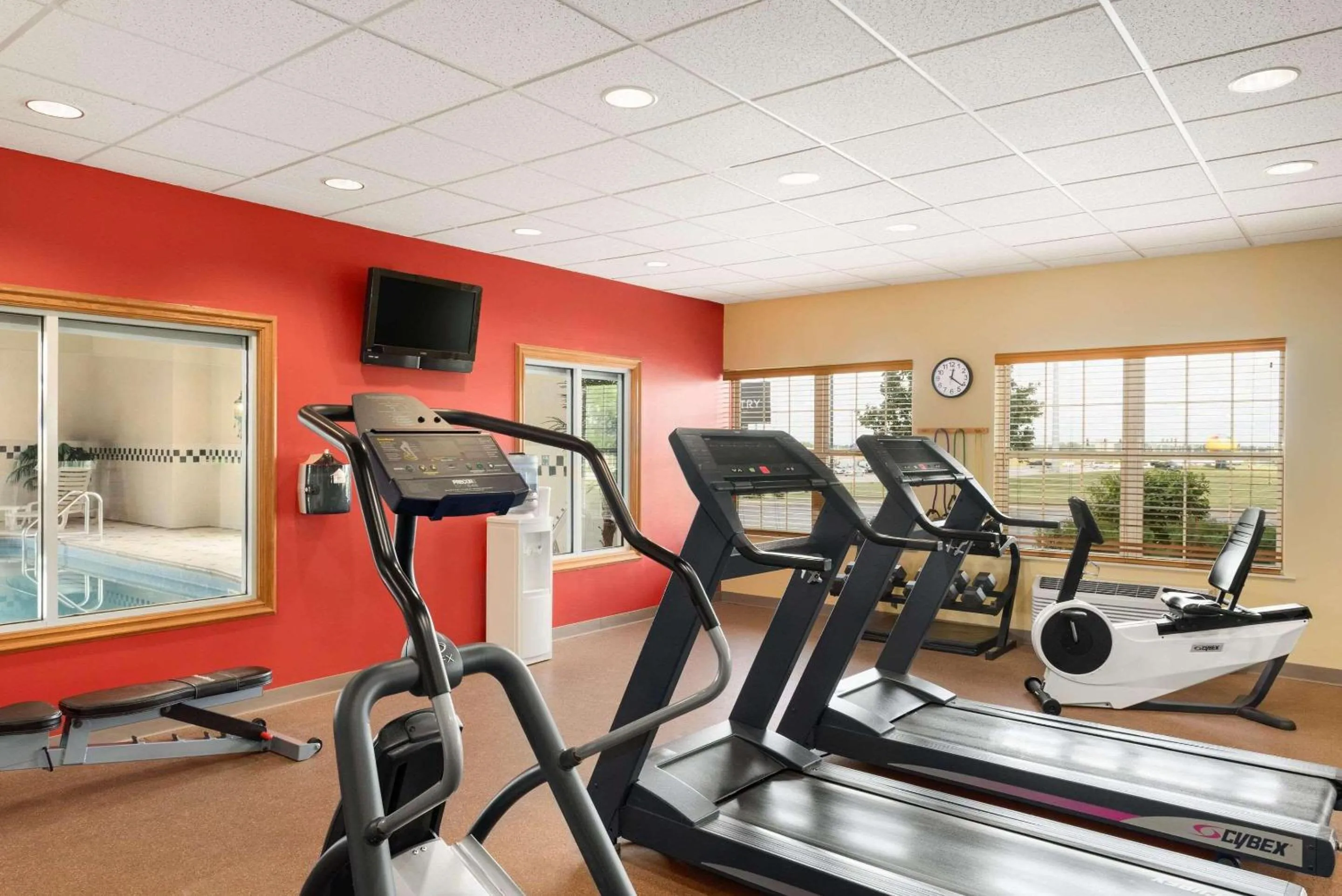 Fitness centre/facilities in Country Inn & Suites by Radisson, Sycamore, IL