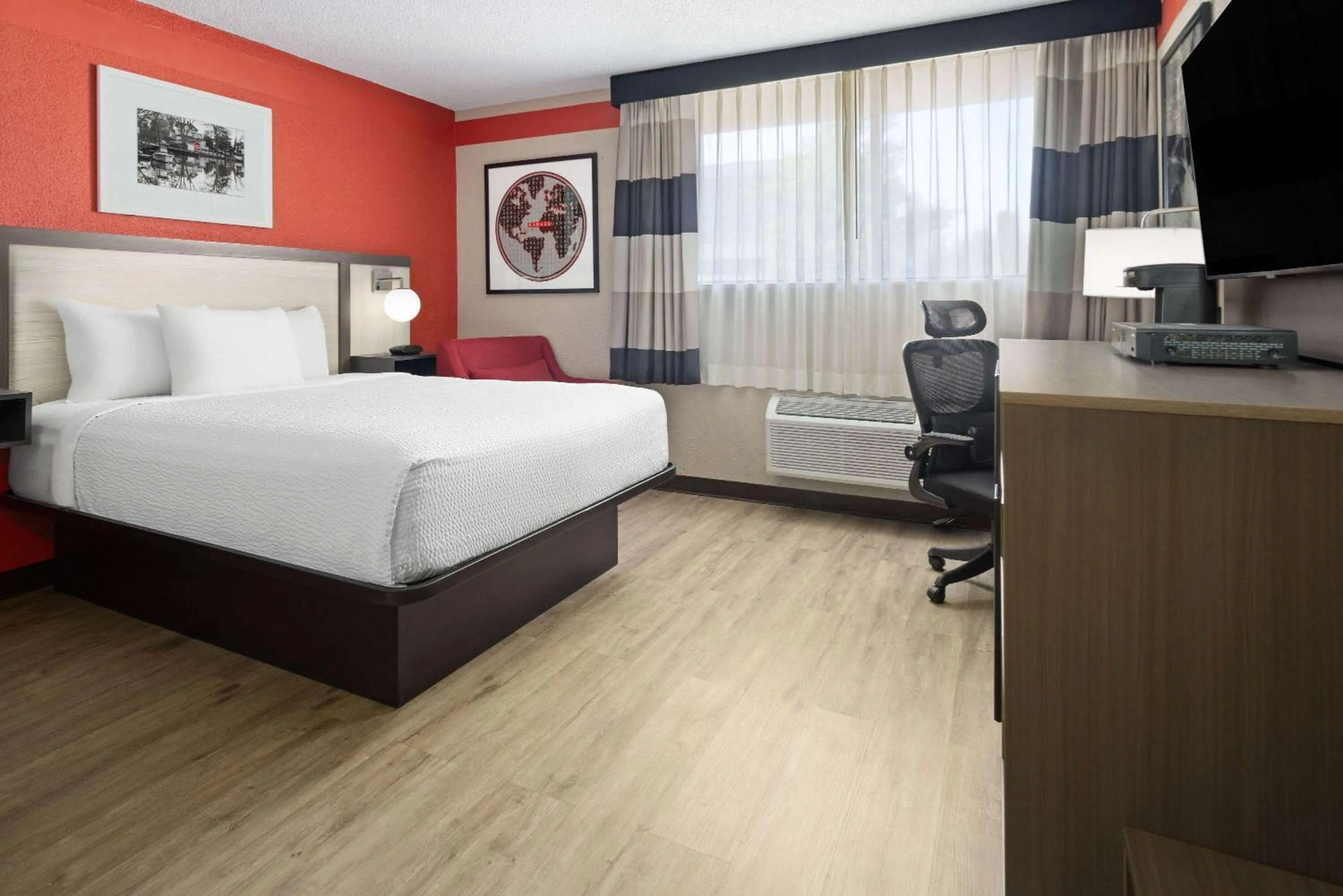 Photo of the whole room, Bed in Ramada by Wyndham Parsippany
