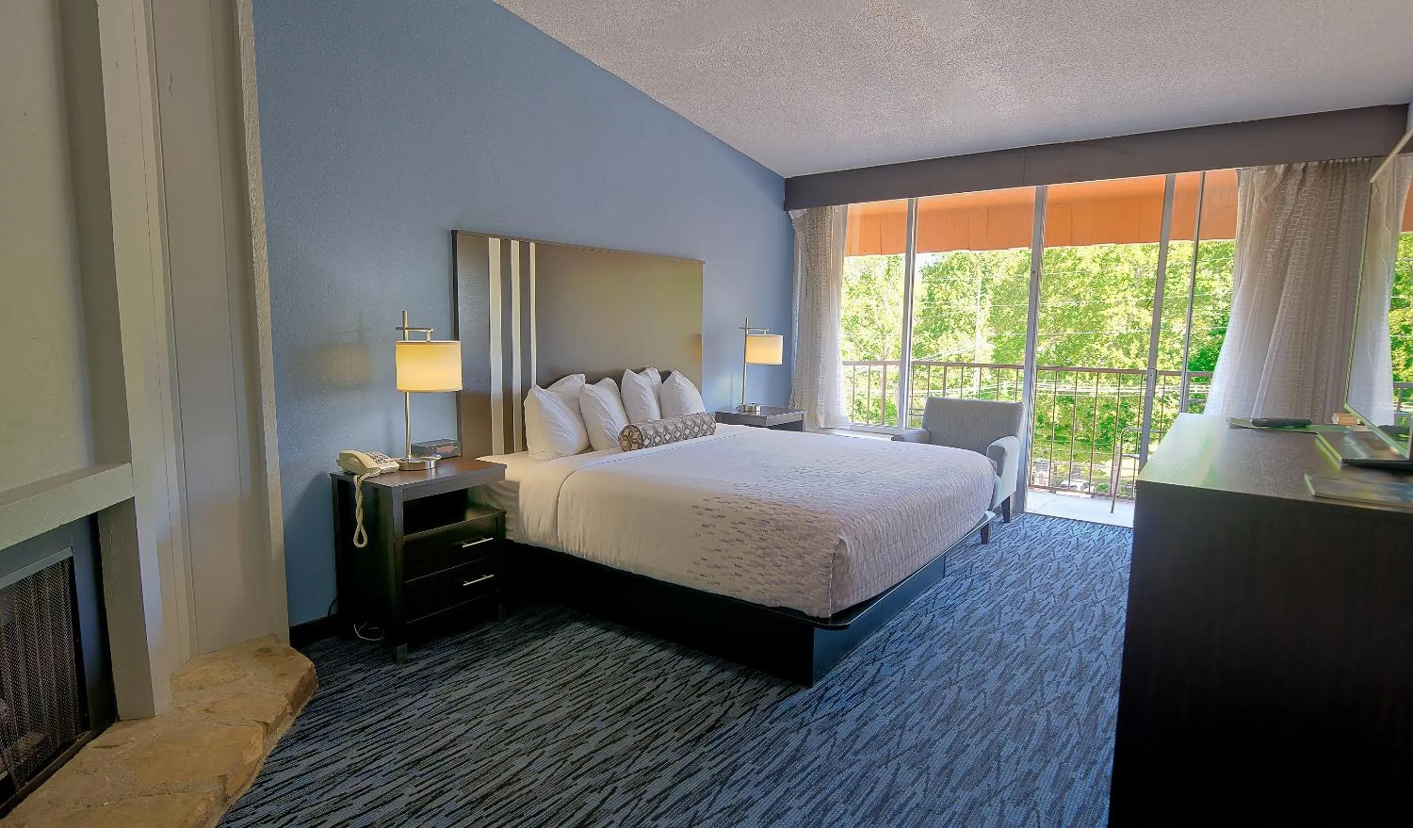 Bedroom, Bed in Glenstone Lodge