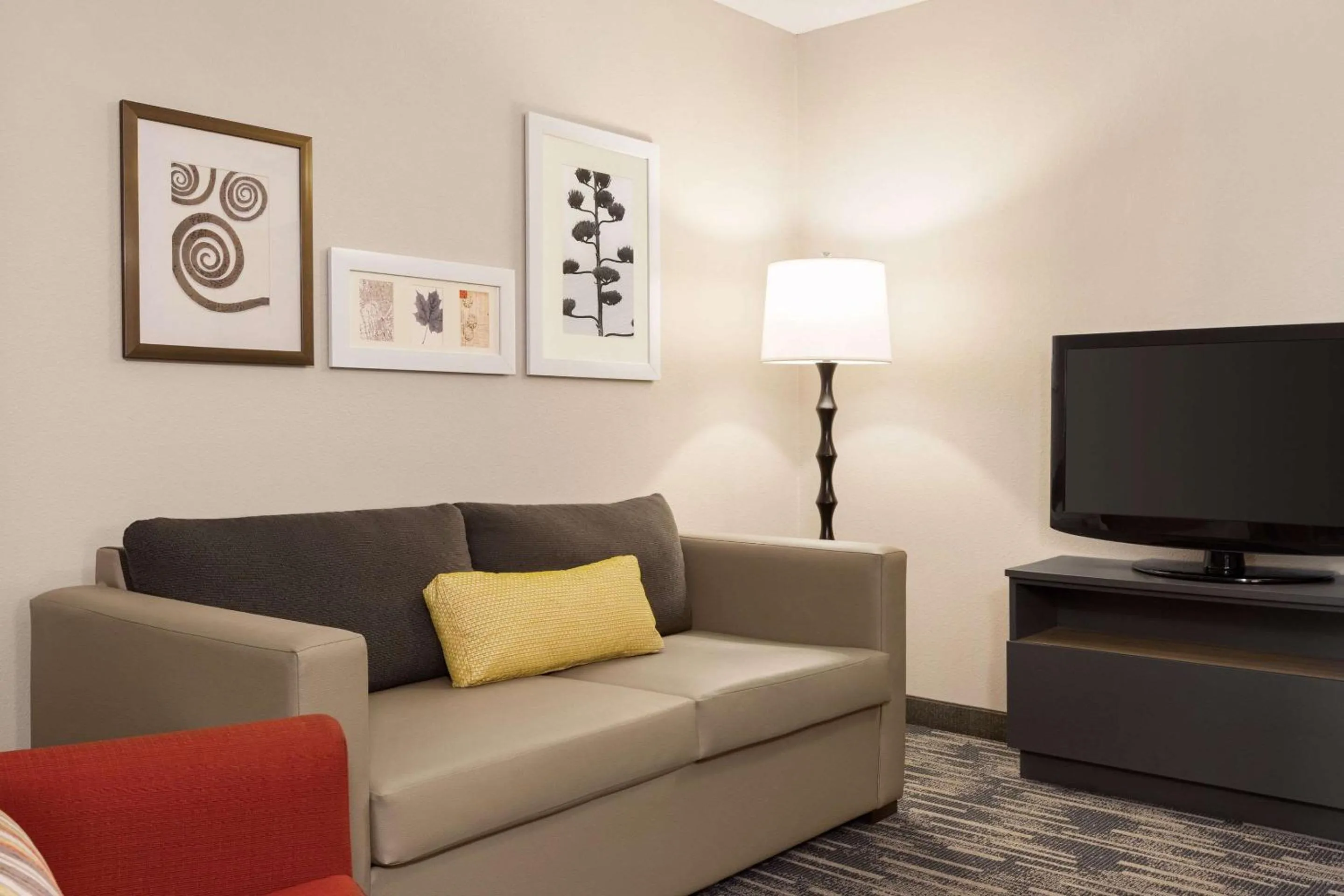 Bedroom in Country Inn & Suites by Radisson, St Cloud East, MN