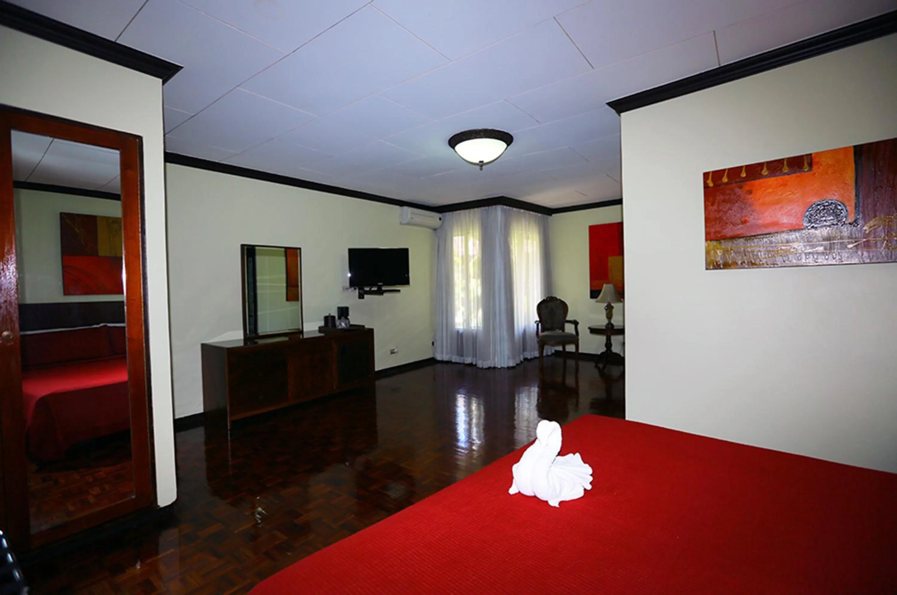 Photo of the whole room, Bed in Hotel Villa Tournon