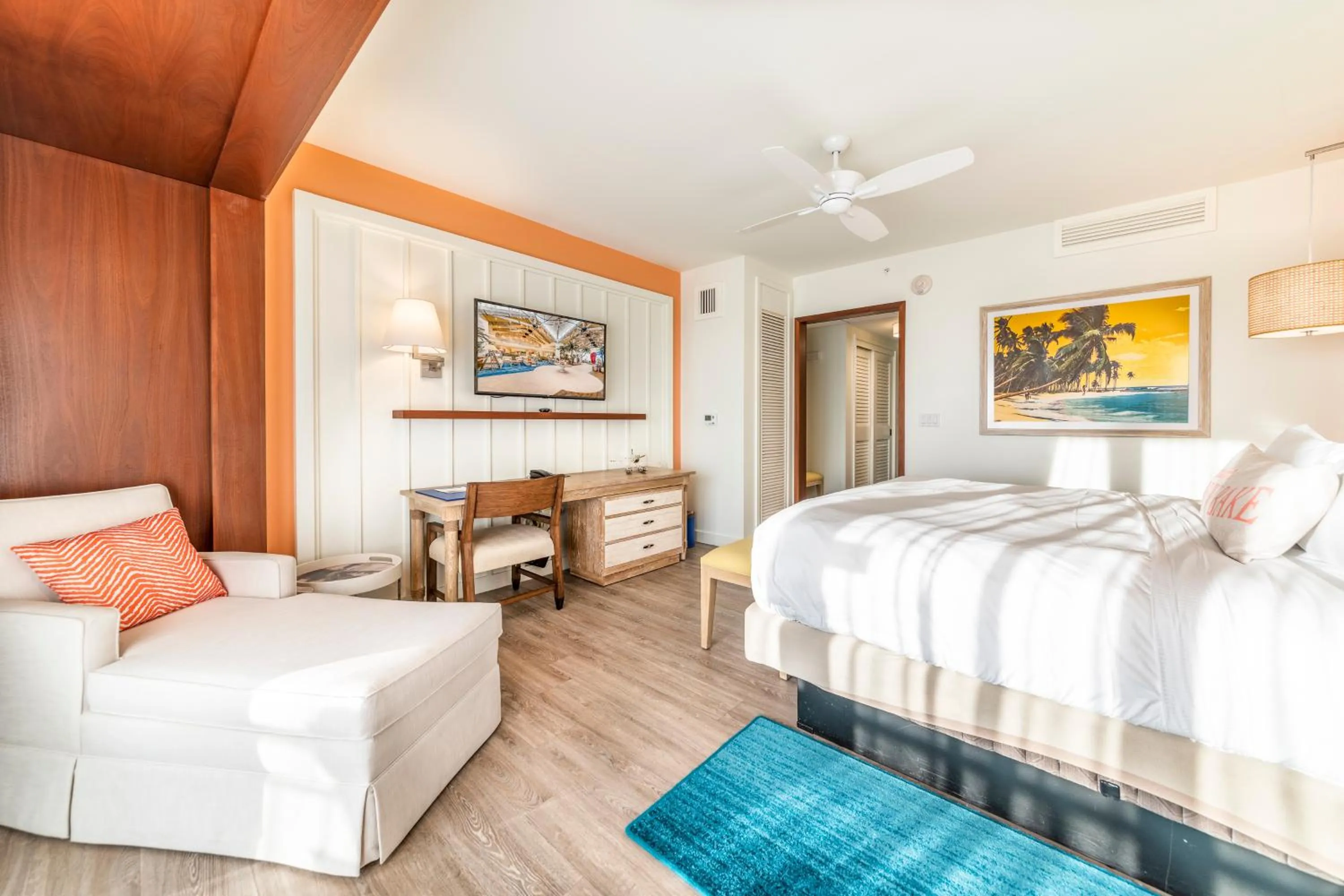 Photo of the whole room, Bed in Margaritaville Resort Orlando with H2O Waterpark