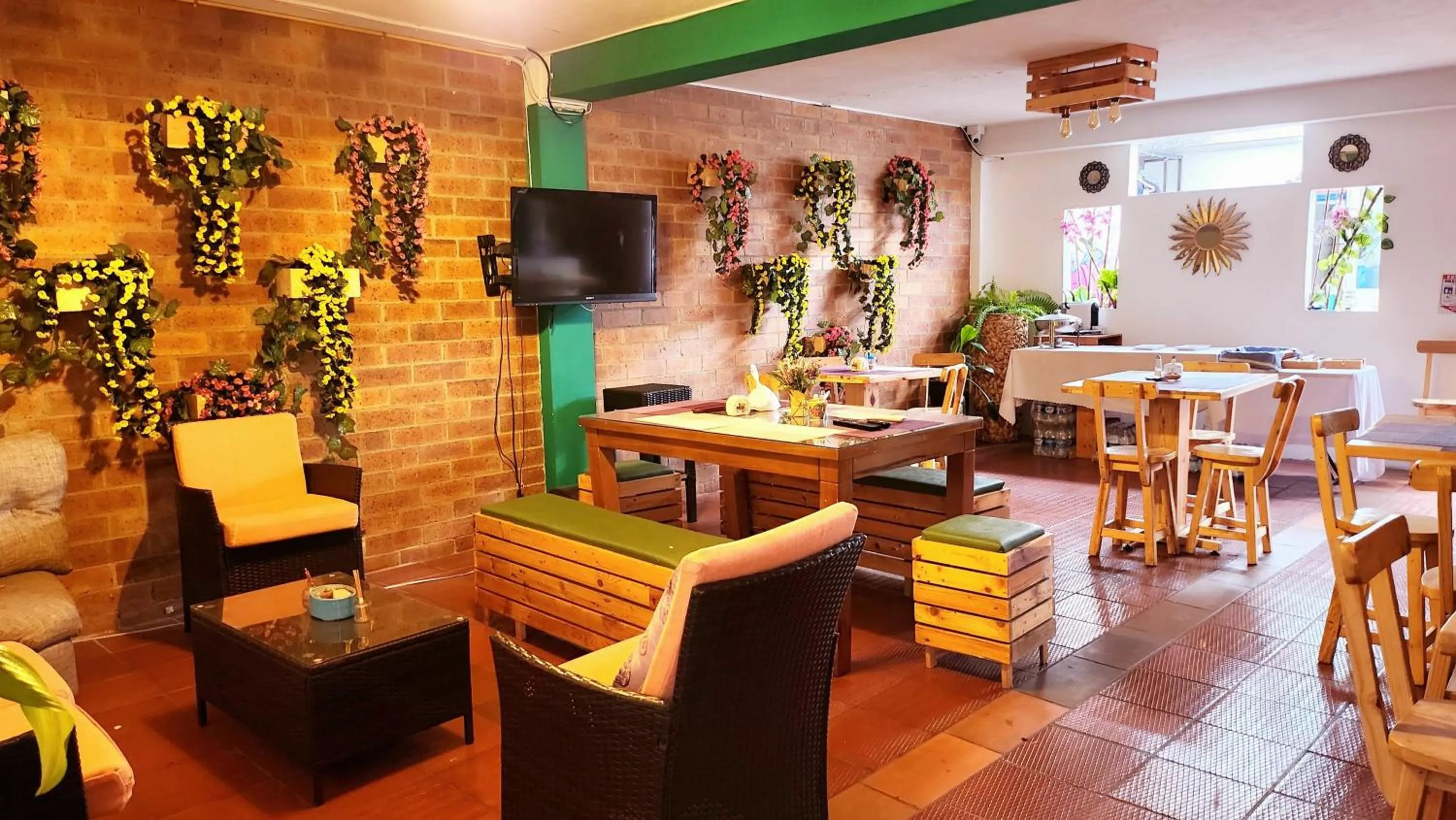 Communal lounge/ TV room in Oporto 83